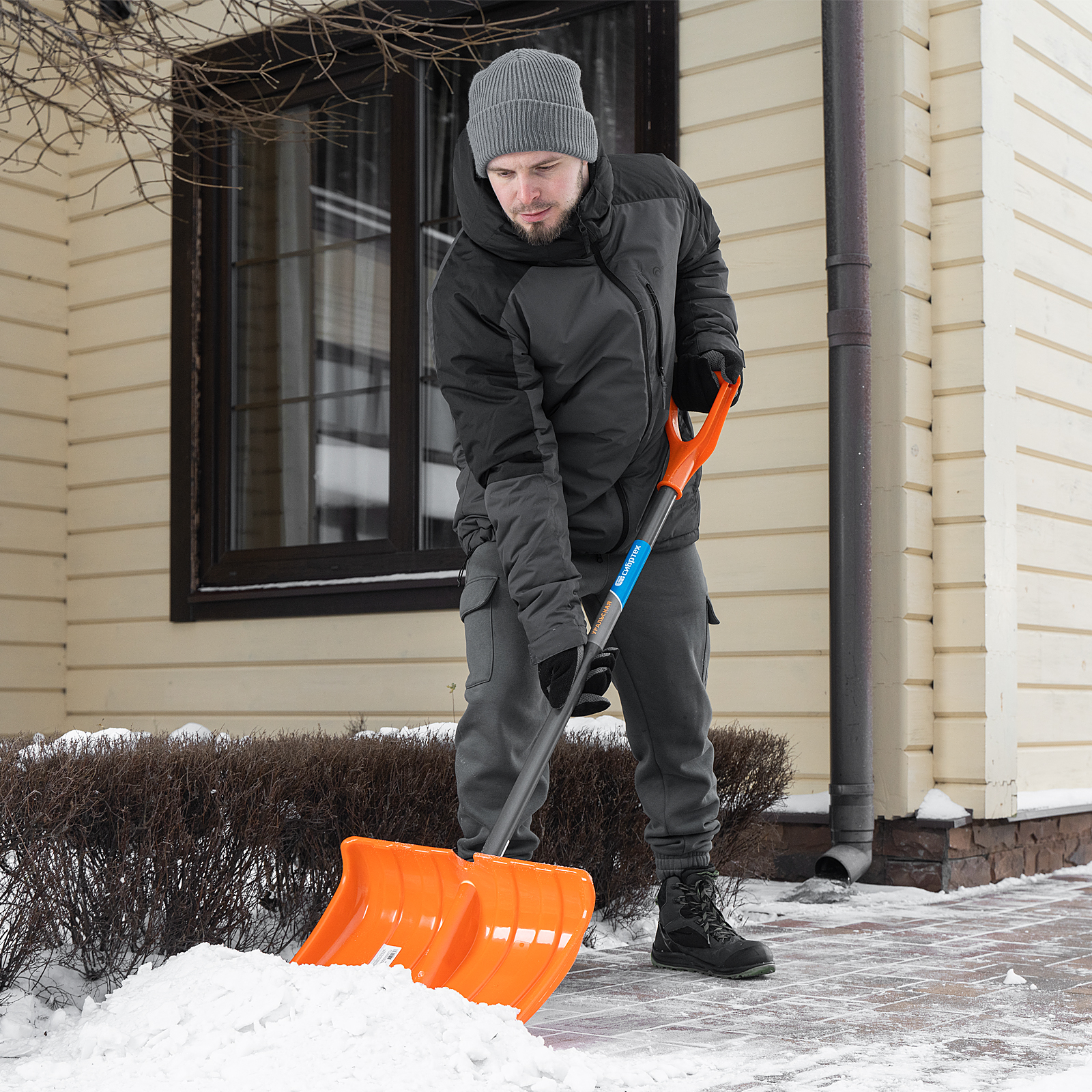 Лопата для уборки снега пластиковая, 490х370х1350 мм, стальной черенок, усиленная Сибртех