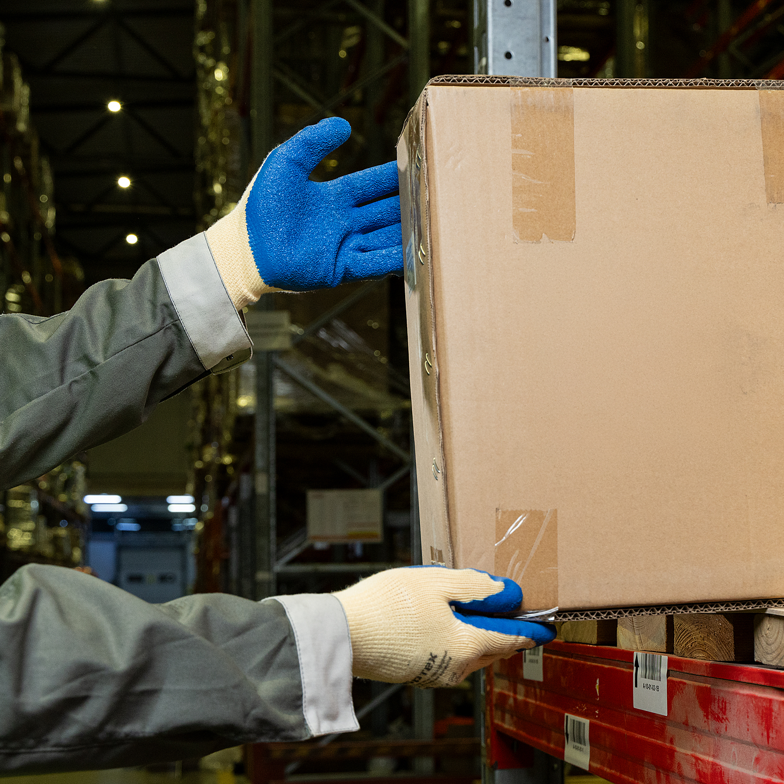 Перчатки трикотажные, полиэфирные, латексное рельефное покрытие, размер 8 Сибртех