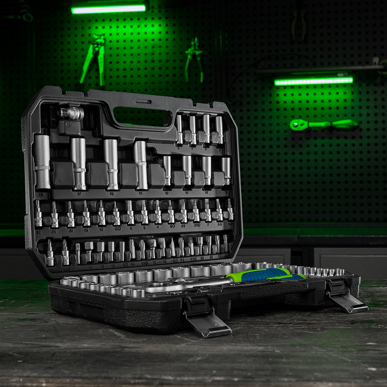 Набор инструментов, 1/2", 1/4", пластиковый кейс, 94 предмета// Сибртех