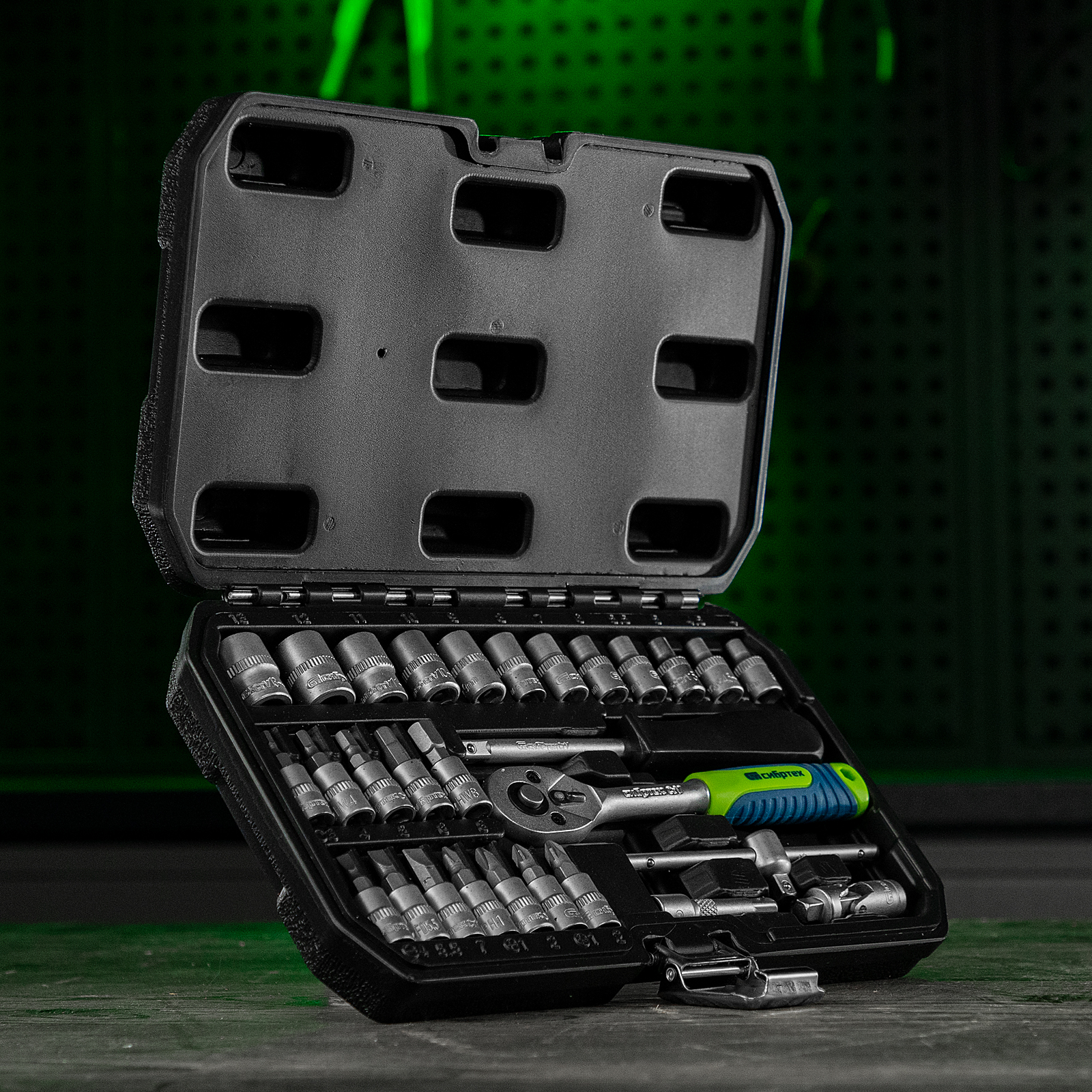 Набор инструментов, 1/4", пластиковый кейс, 29 предметов Сибртех