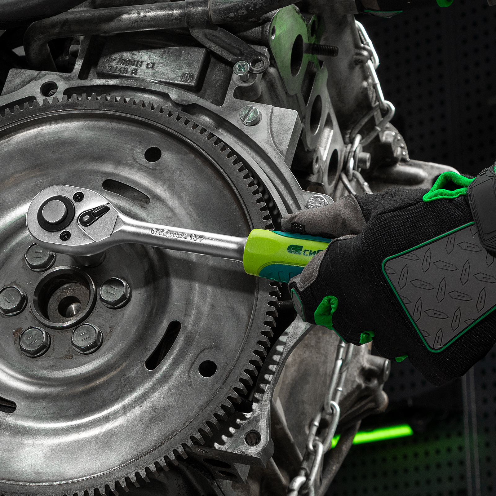 Набор инструментов, 1/2", 3/8", 1/4", пластиковый кейс 215 предм. Сибртех