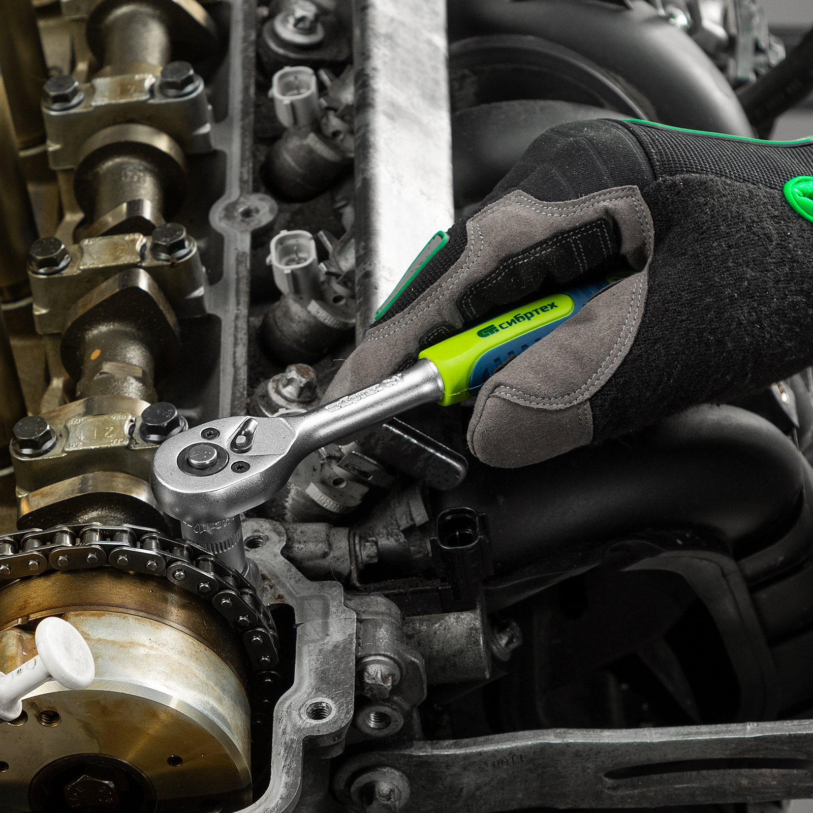 Набор инструментов, 1/2", 3/8", 1/4", пластиковый кейс 215 предм. Сибртех