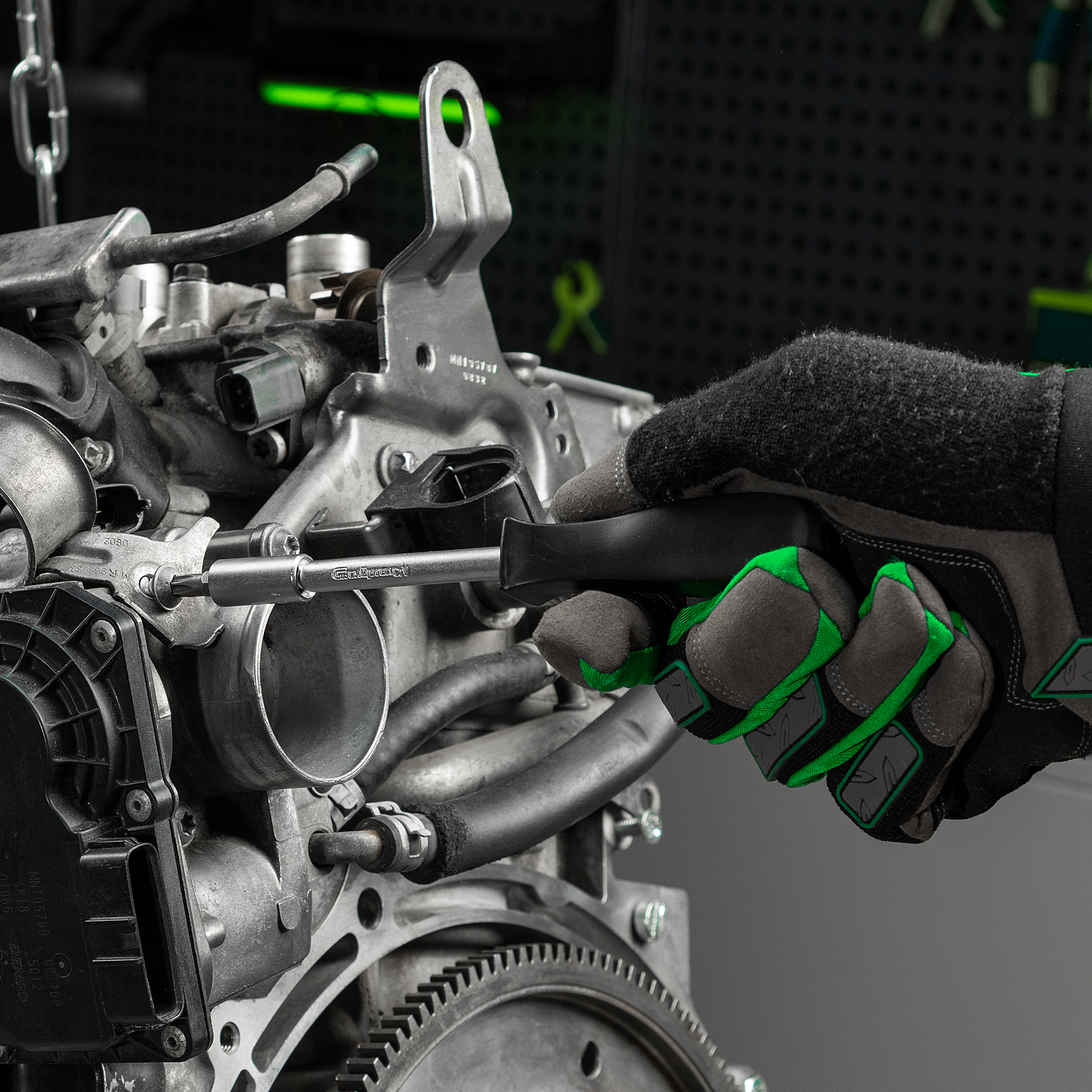 Набор инструментов, 1/2", 3/8", 1/4", пластиковый кейс 215 предм. Сибртех