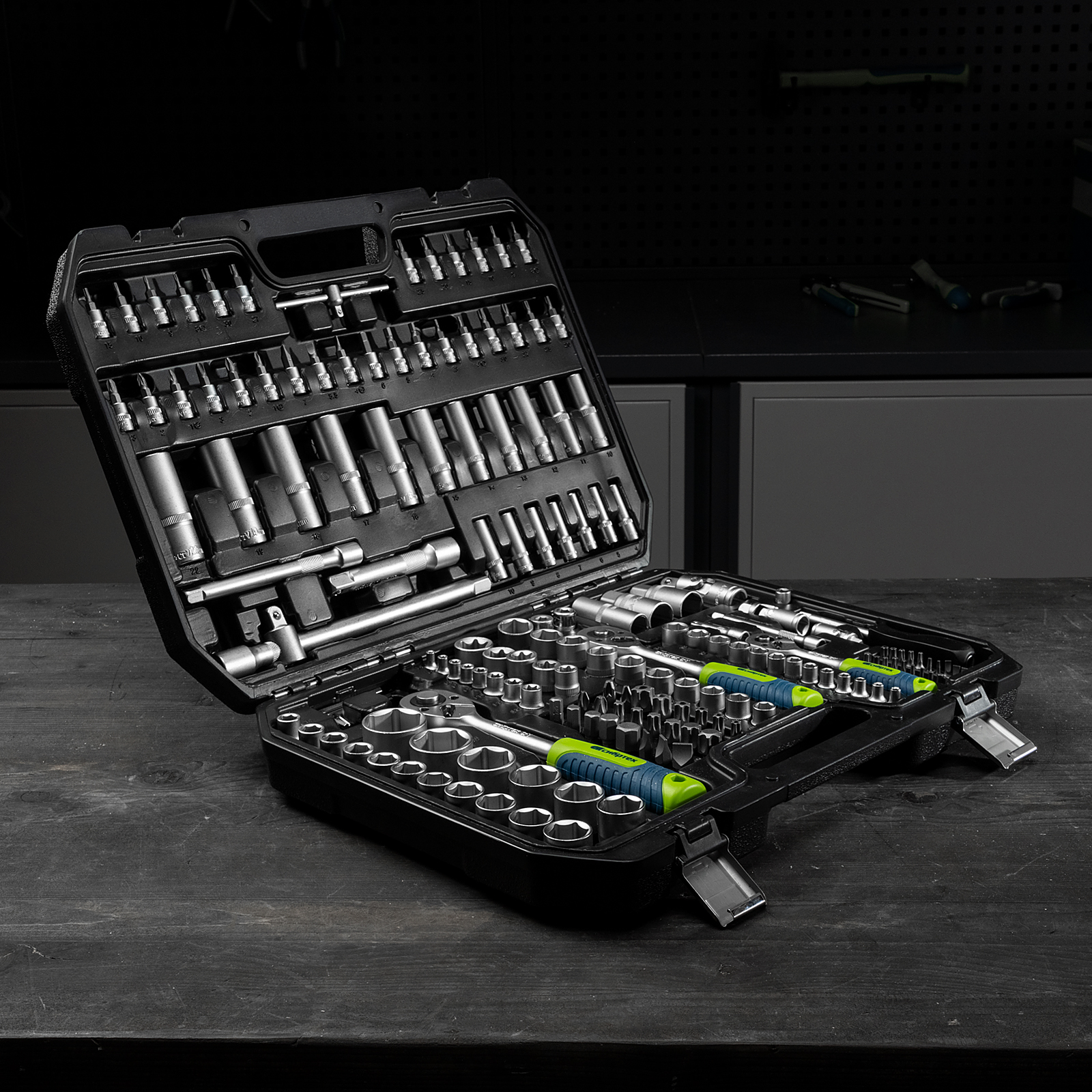 Набор инструментов, 1/2", 3/8", 1/4", пластиковый кейс 172 предм. Сибртех