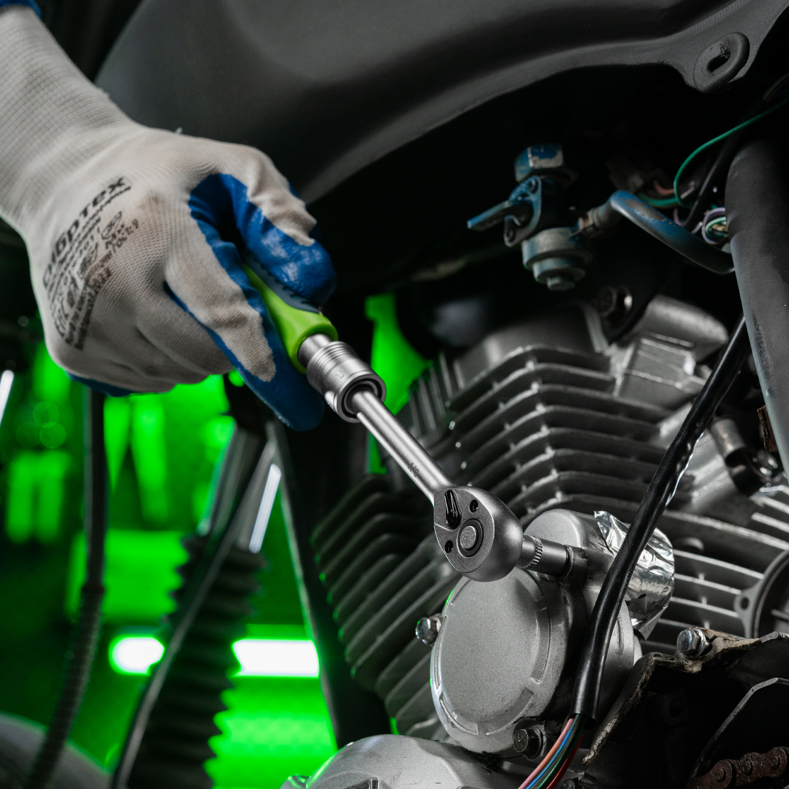 Ключ-трещотка телескопический 1/4", 170-230 мм, 72 зуба, с быстрым сбросом Сибртех