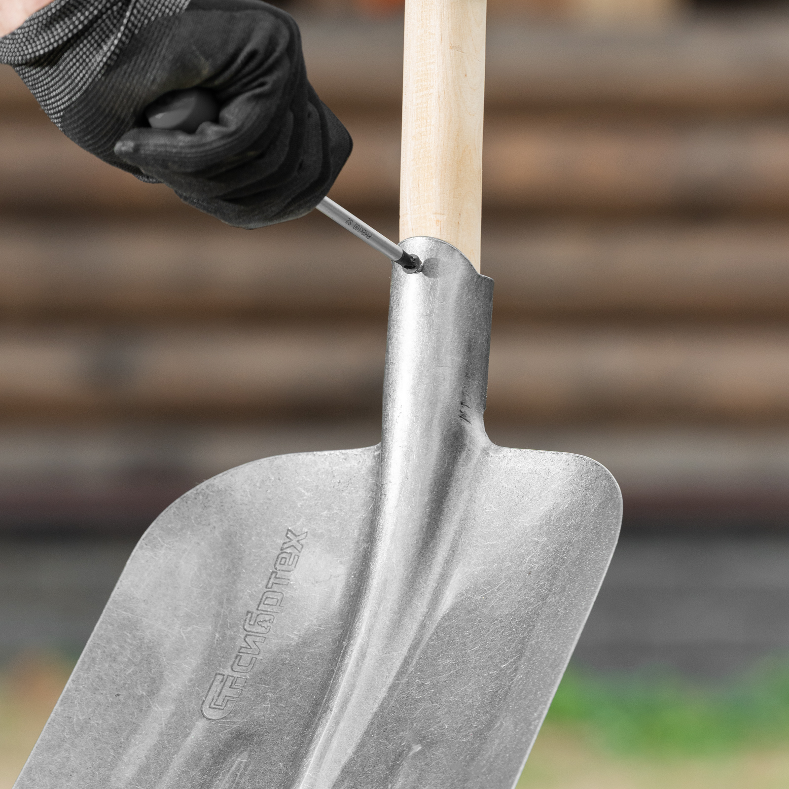 Лопата совковая, 235х285, ребра жесткости, рессорная сталь, 0,7 кг, без черенка// Сибртех