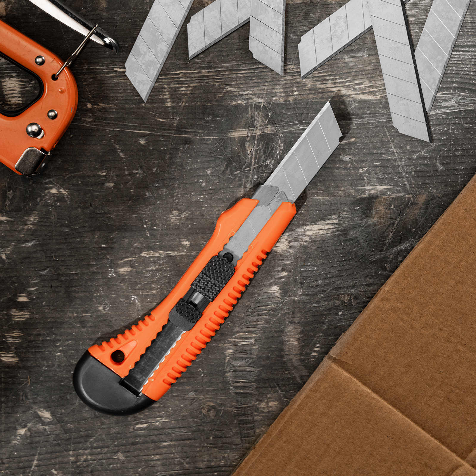 Нож, 18 мм, выдвижное лезвие, металлическая направляющая Sparta