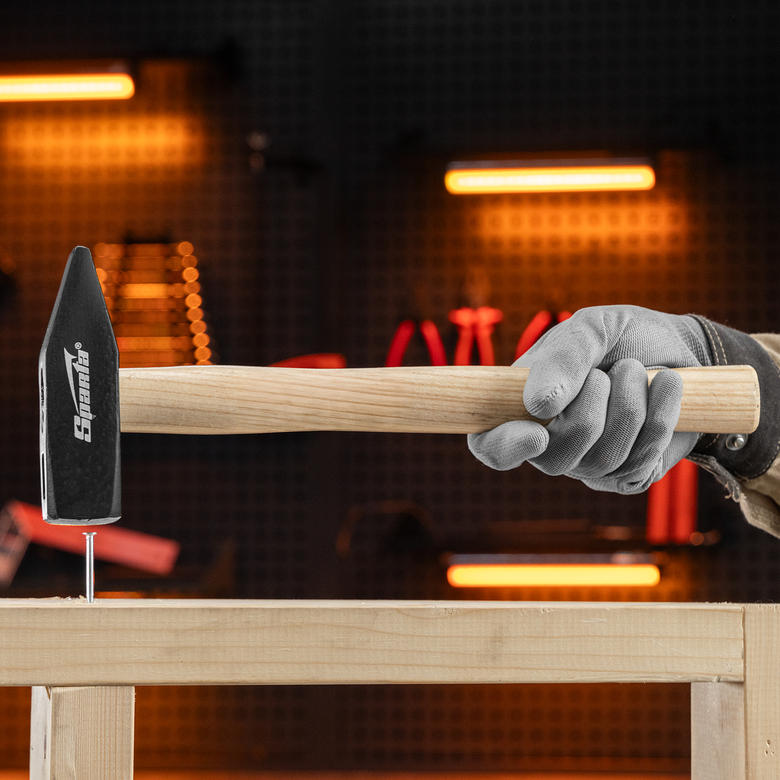 Молоток слесарный, 1000 г, квадратный боек, деревянная рукоятка Sparta