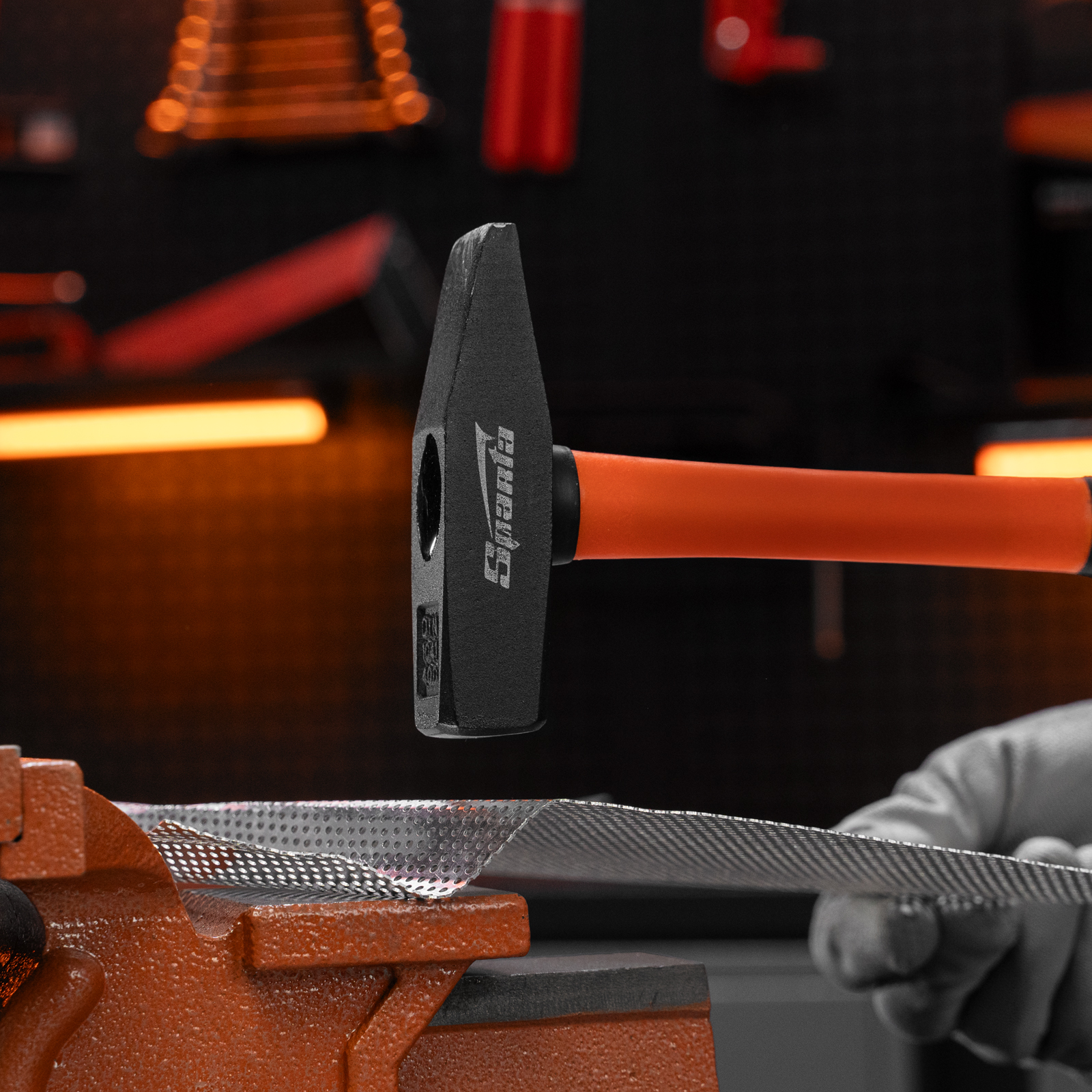 Молоток слесарный, 400 г, фибергласовая обрезиненная рукоятка Sparta