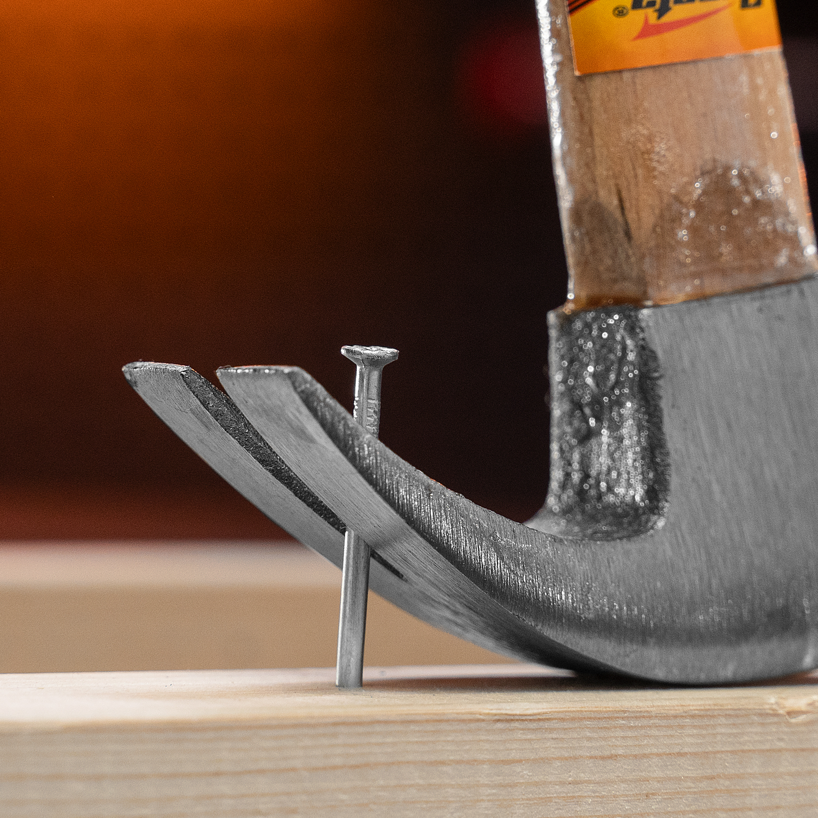 Молоток-гвоздодер, 225 г, боек 22 мм, деревянная рукоятка Sparta