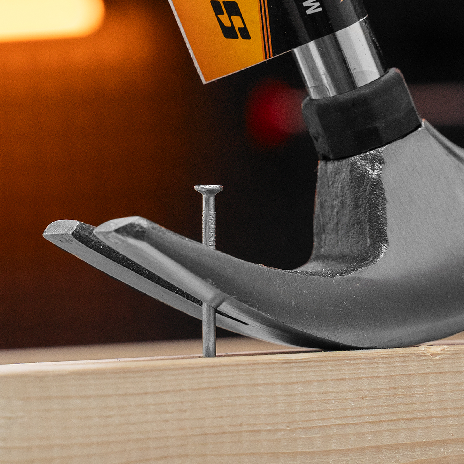 Молоток-гвоздодер, 450 г, боек 27 мм, металлическая трубчатая обрезиненная рукоятка Sparta