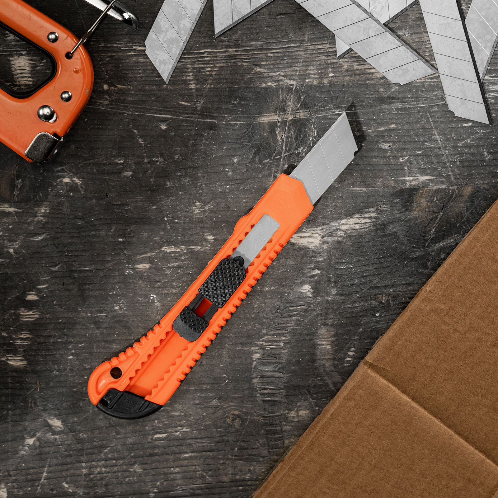 Нож, 18 мм, выдвижное лезвие Sparta