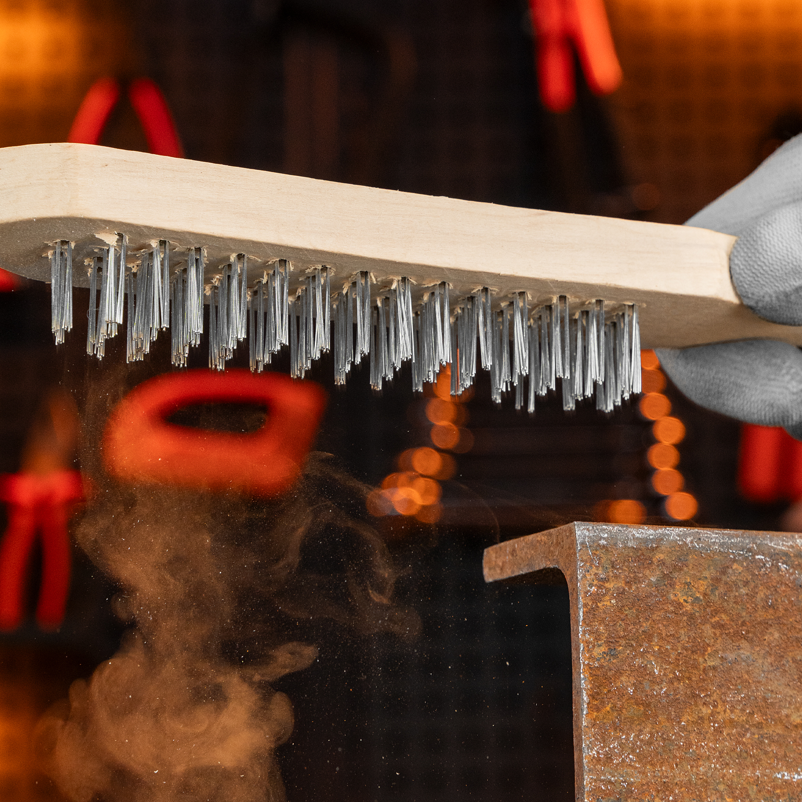 Щетка четырехрядная металлическая с деревянной ручкой Sparta