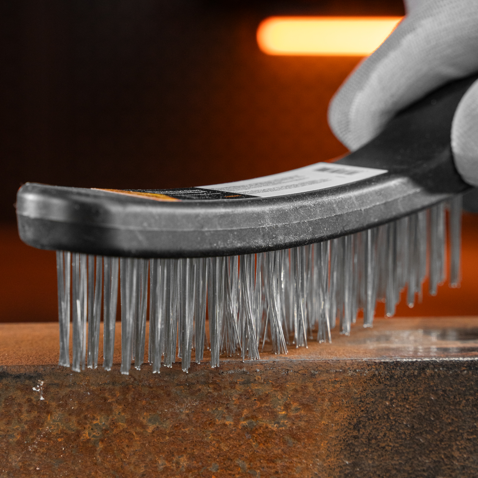 Щетка четырехрядная металлическая с пластмассовой ручкой Sparta