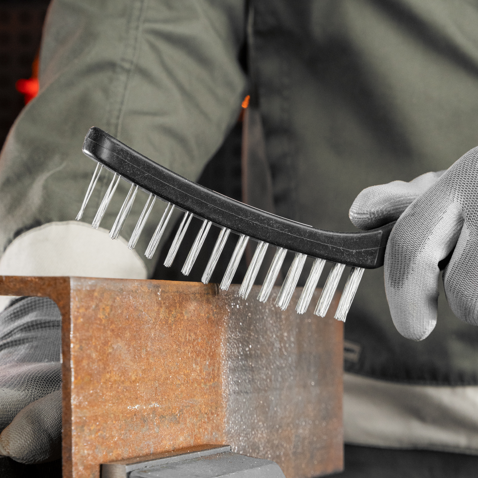 Щетка пятирядная металлическая с пластмассовой ручкой Sparta