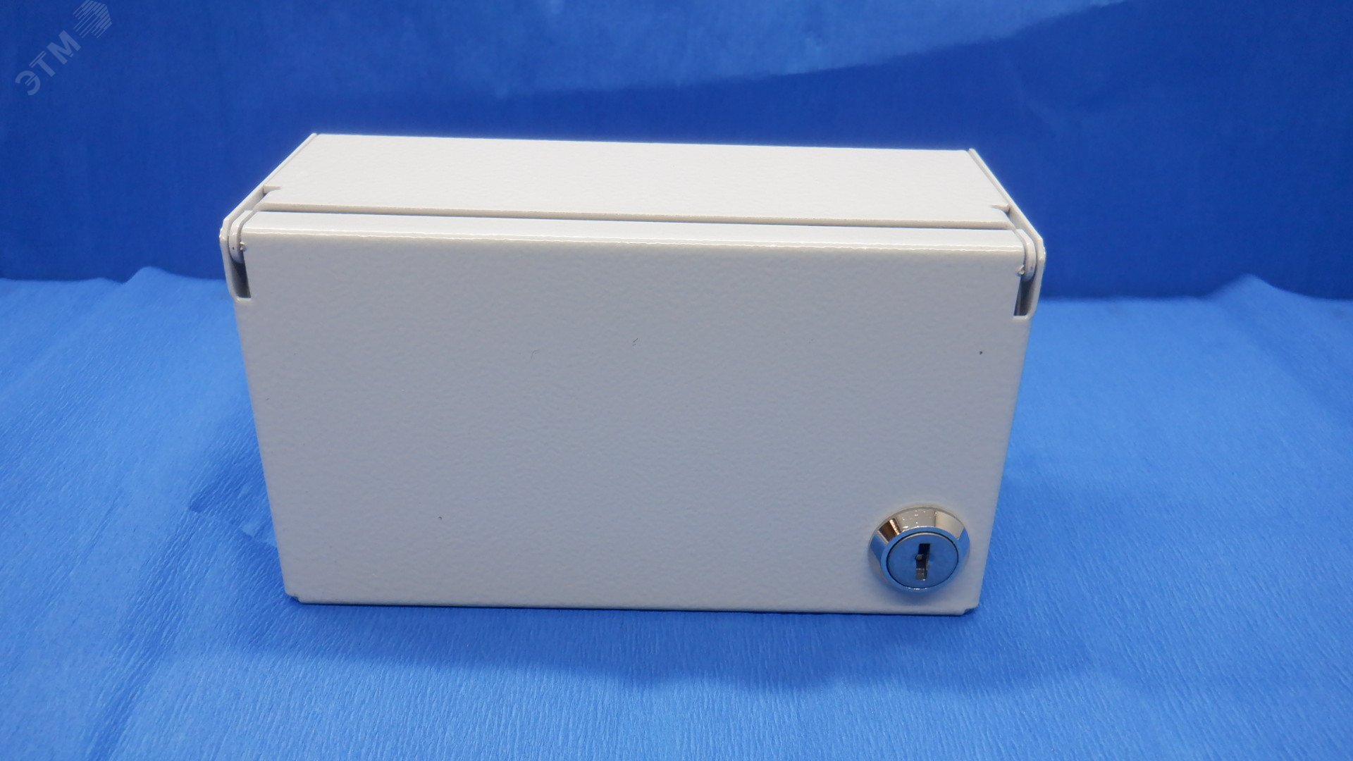 Коробка КРТМ-В/20-Р плинт ПВТ замок ключ универсальный