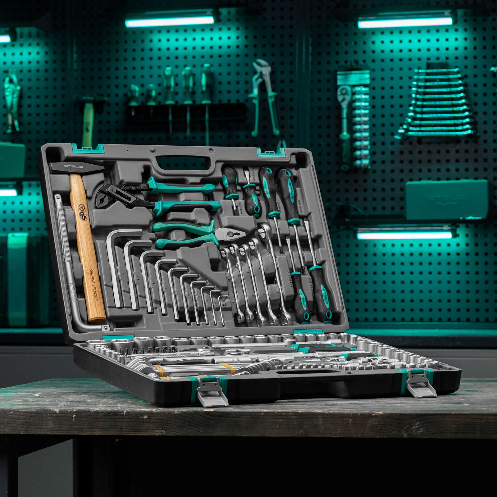 Набор инструментов, 1/2",3/8", 1/4", CrV, пластиковый кейс 142 предмета Stels