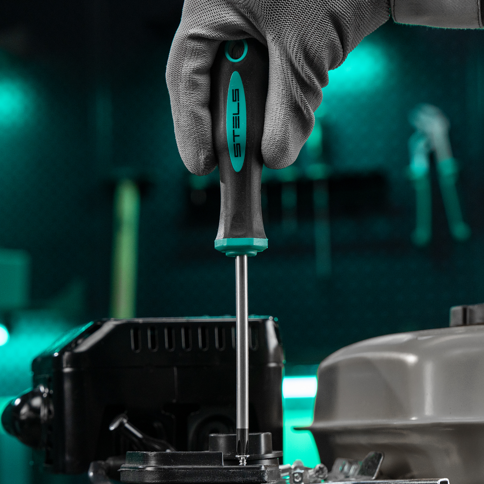 Набор инструментов, 1/2", 1/4", CrV, 12 гранные головки, пластиковый кейс, 76 предметов Stels