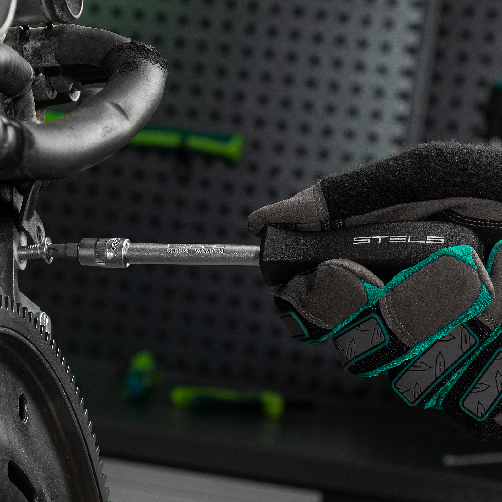 Набор инструментов 1/2", 1/4", CrV, 12 гранные головки, пластиковый кейс, 82 предмета Stels