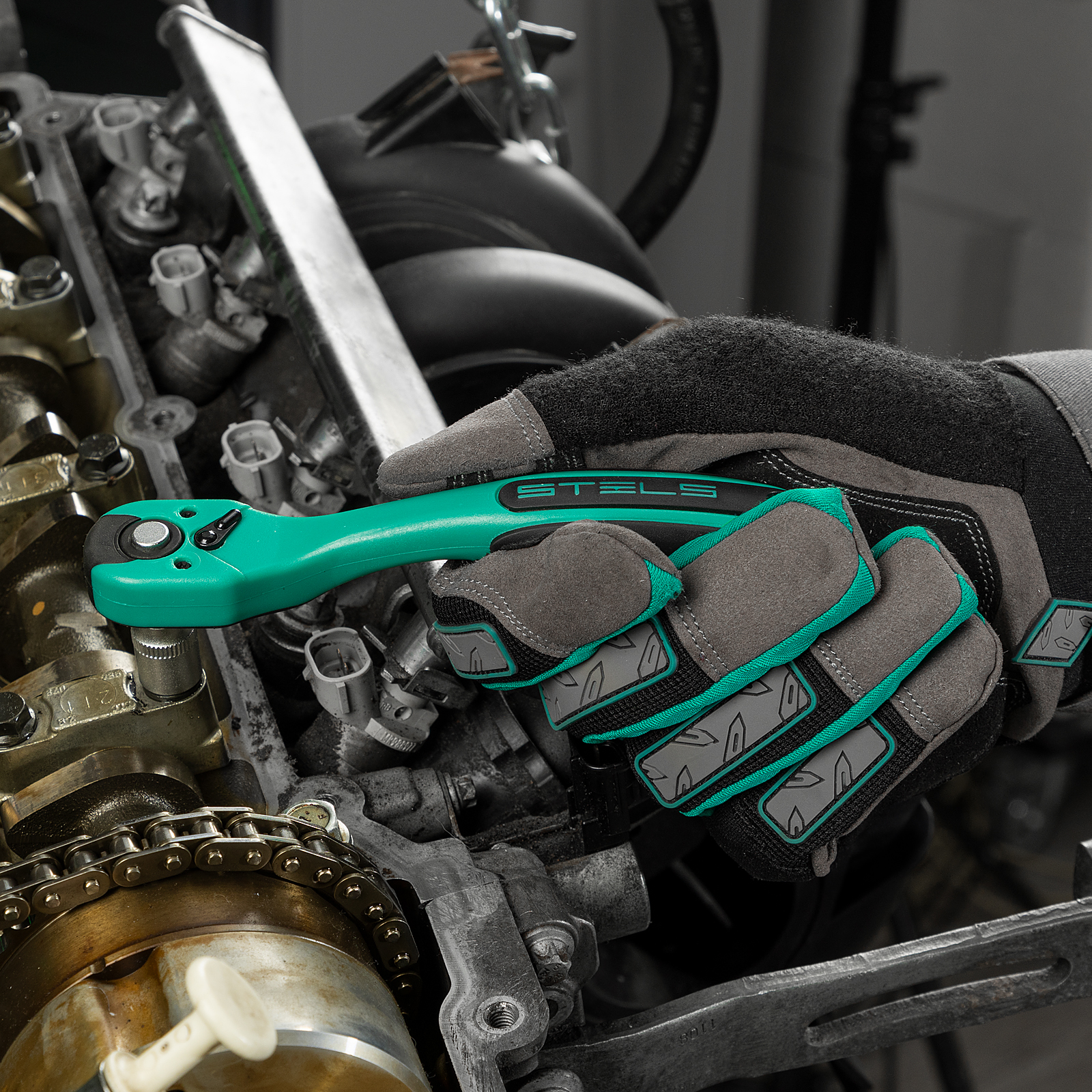 Набор инструментов 1/2", 1/4", CrV, 12 гранные головки, пластиковый кейс, 82 предмета Stels