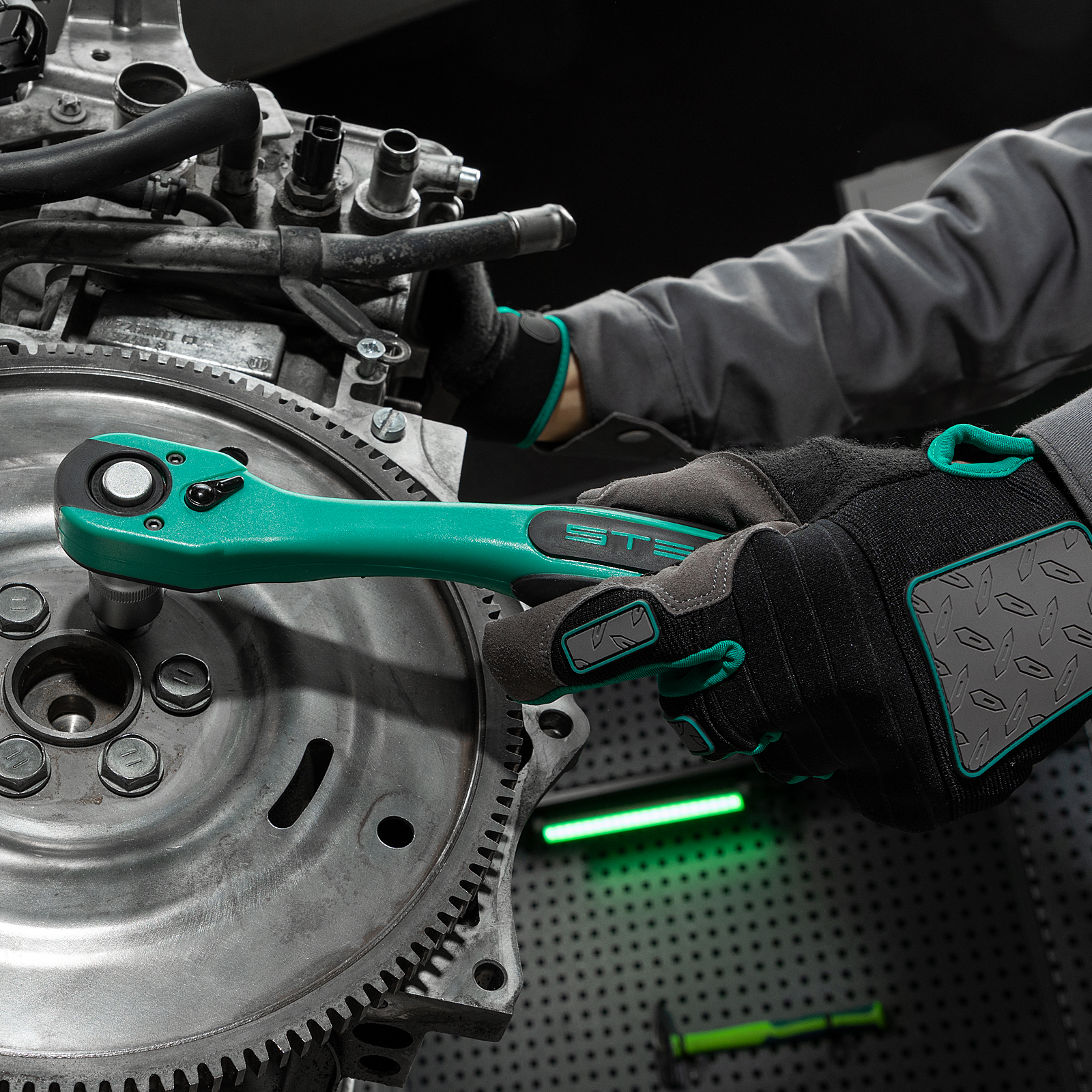 Набор инструментов 1/2", 1/4", CrV, 12 гранные головки, пластиковый кейс, 82 предмета Stels