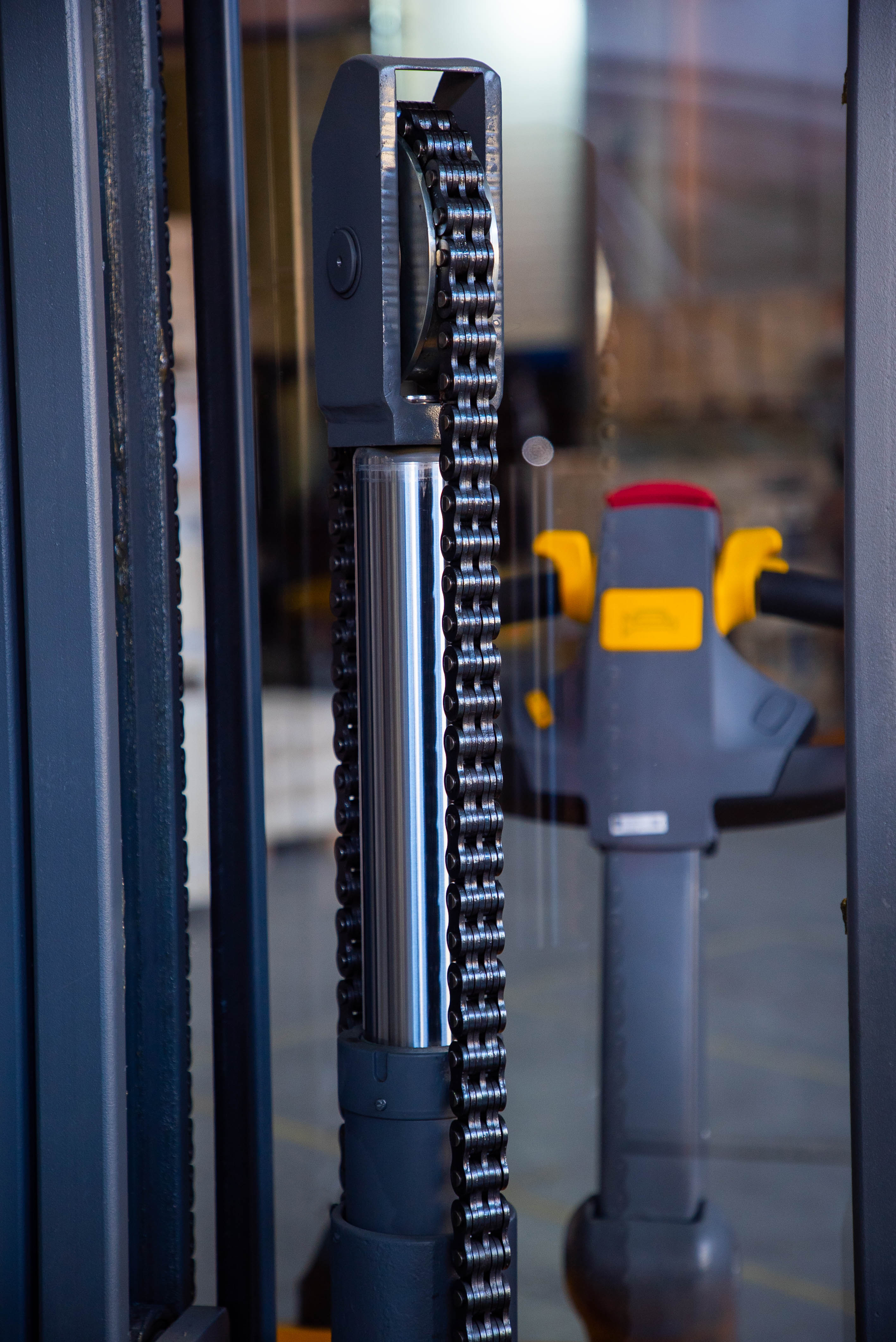 Штабелер самоходный 1,5 т 5,6 м XILIN CDDK15-III 24/200 В/Ач (с платформой)