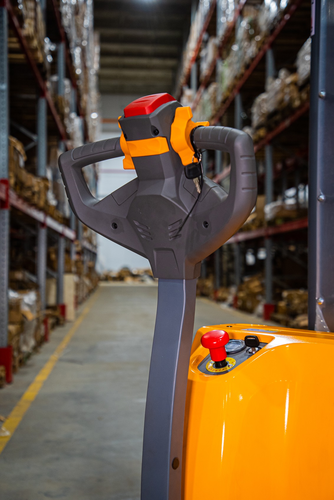 Штабелер самоходный 1,5 т 4,5 м XILIN CDDR15-III 24/200 В/Ач (сопровождаемый)