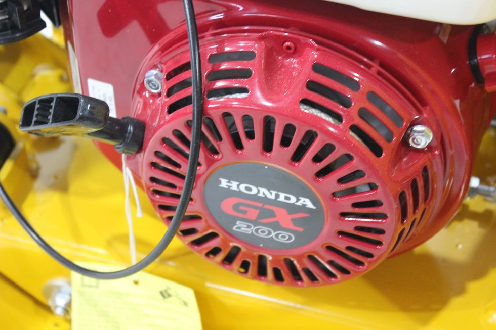 Виброплита 95 кг, 20кН (Honda) бак, коврик, колесный комплект TOR T-90