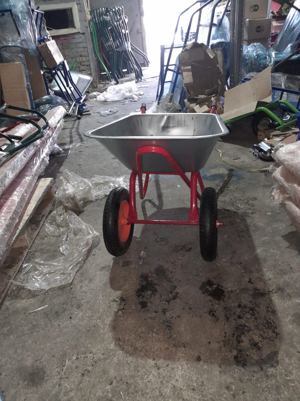 Тачка строительная 100 л 250 кг 422ZP двухколесная с пневмоколесом