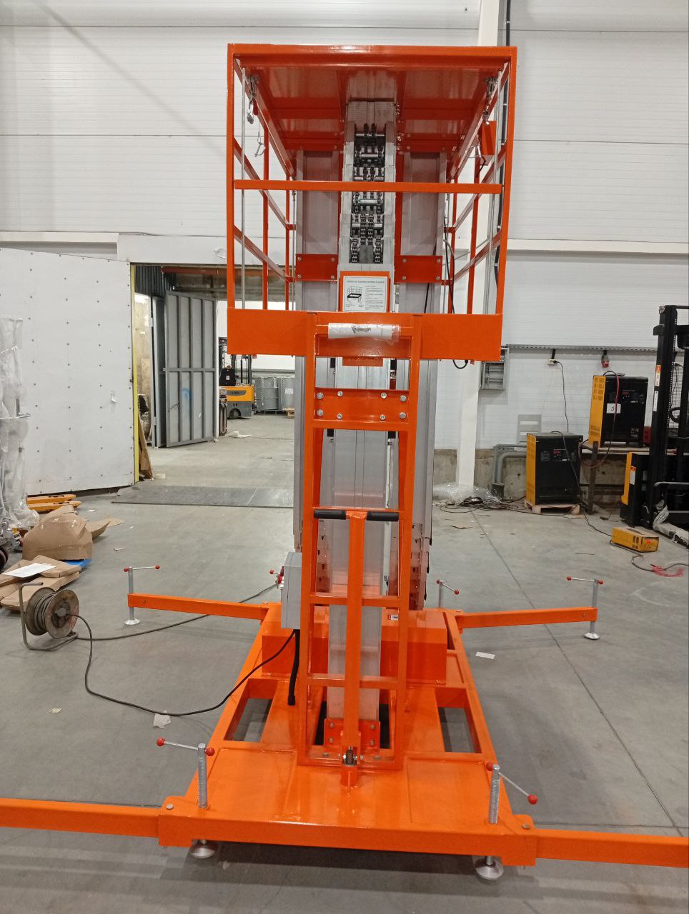 Подъемник мачтовый аккумуляторный 250 кг 12/14 м TOR GTWY12-320 DC 3-мачтовый