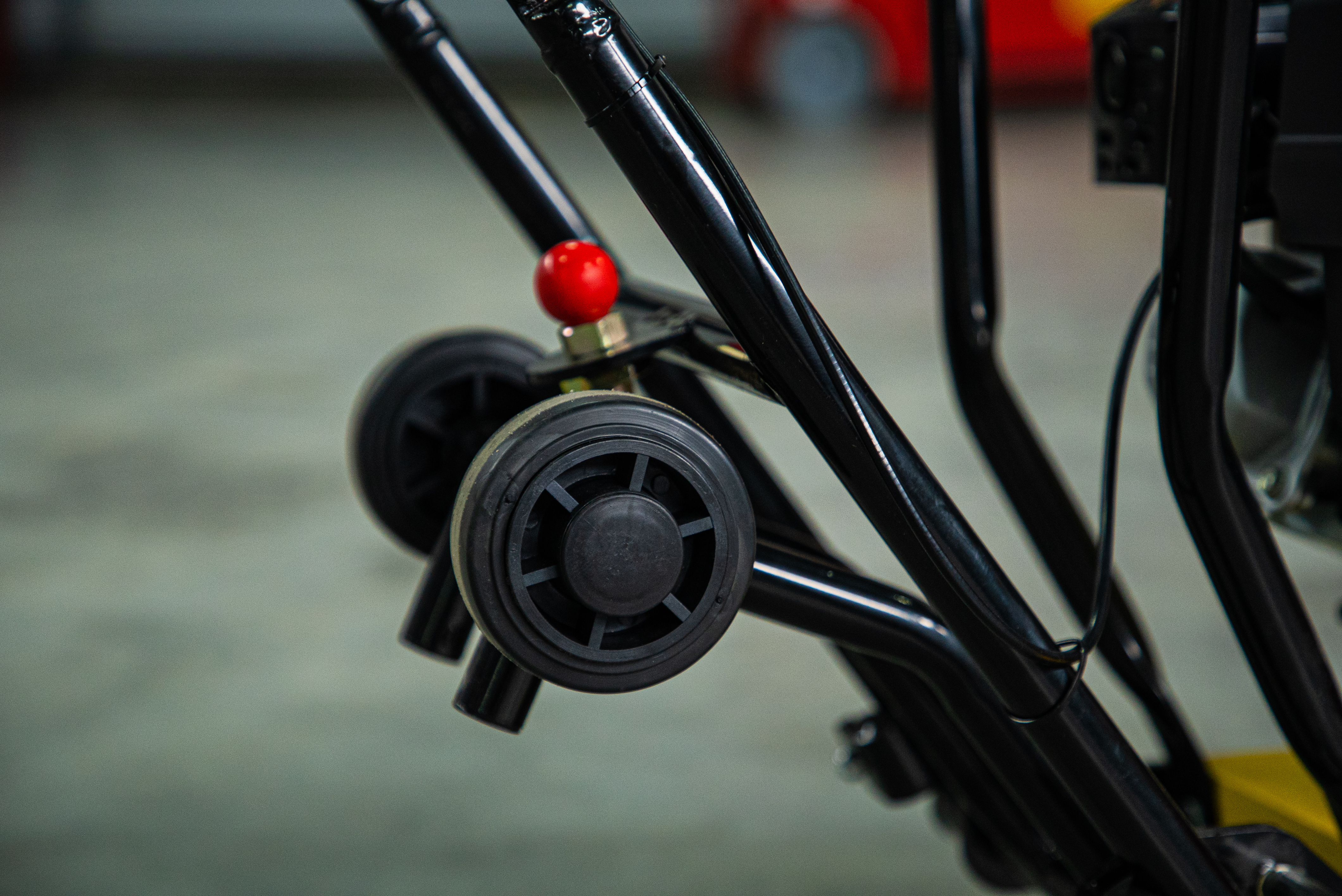 Виброплита 70 кг, 10,5кН (Honda) бак, коврик, колесный комплект TOR C-60T