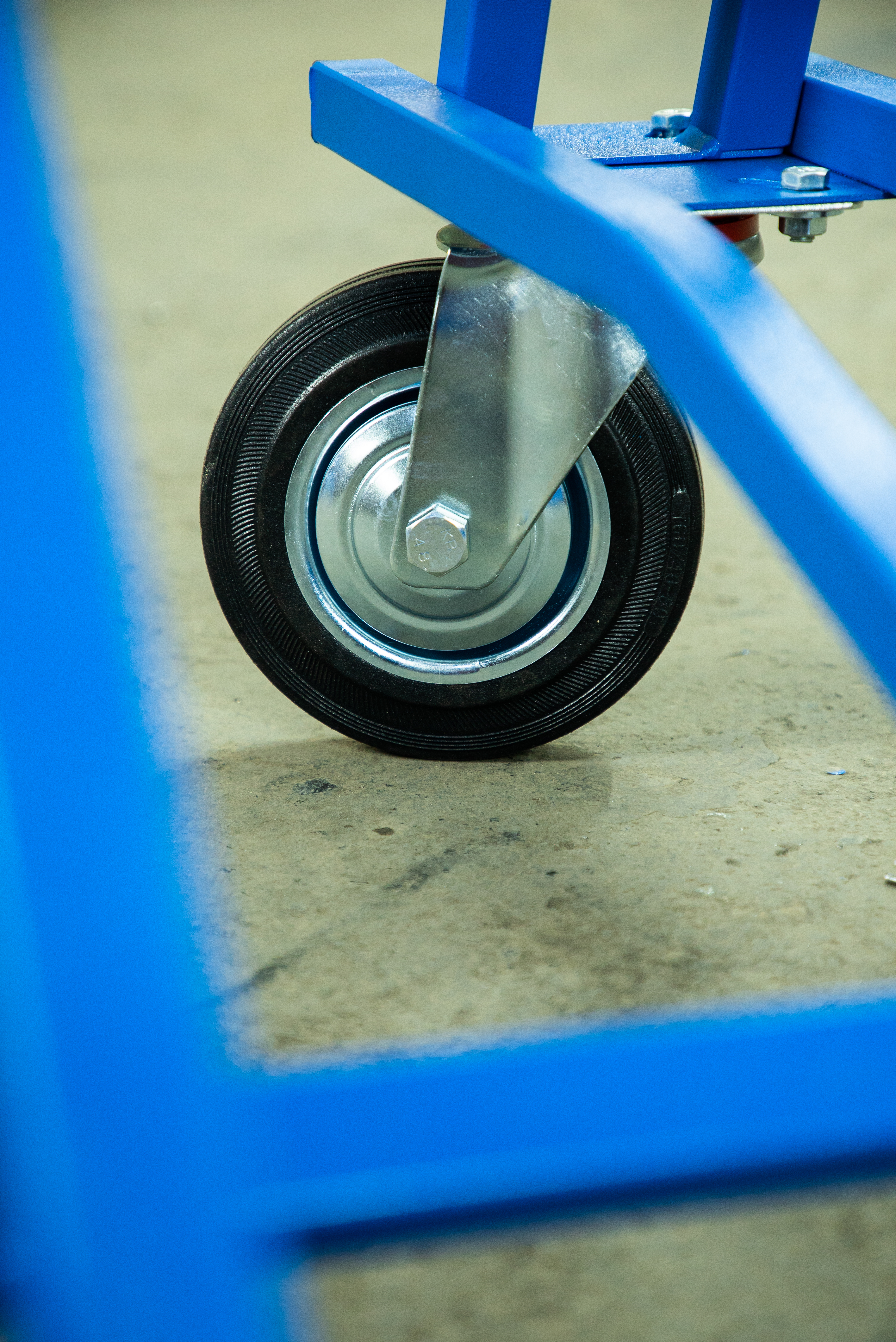 Тележка для газовых баллонов TOR ГБ-2, 2 баллона (250 пневмо колеса + 160 поворотное)