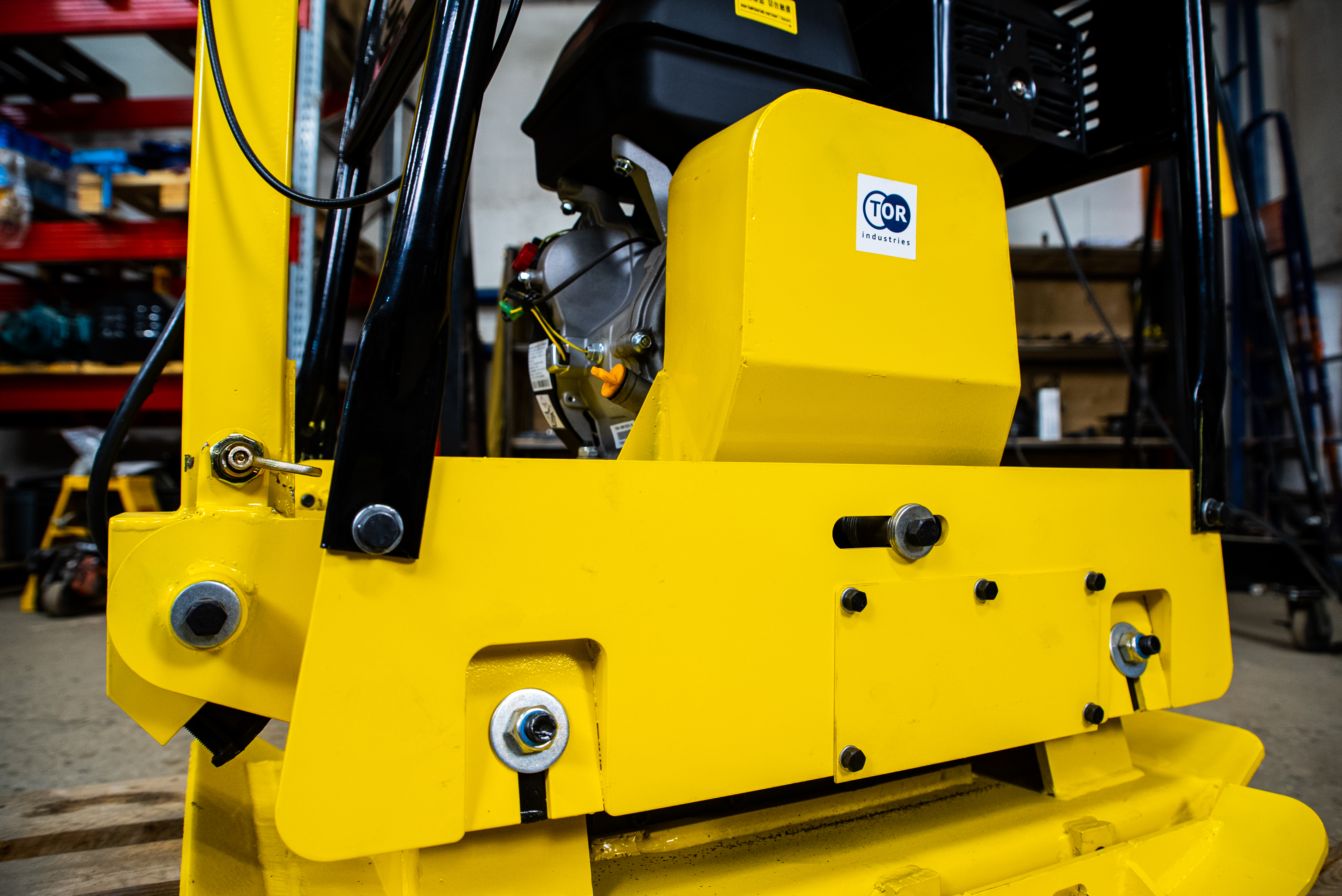 Виброплита реверсивная 235 кг, 30кН (Loncin) TOR C-330