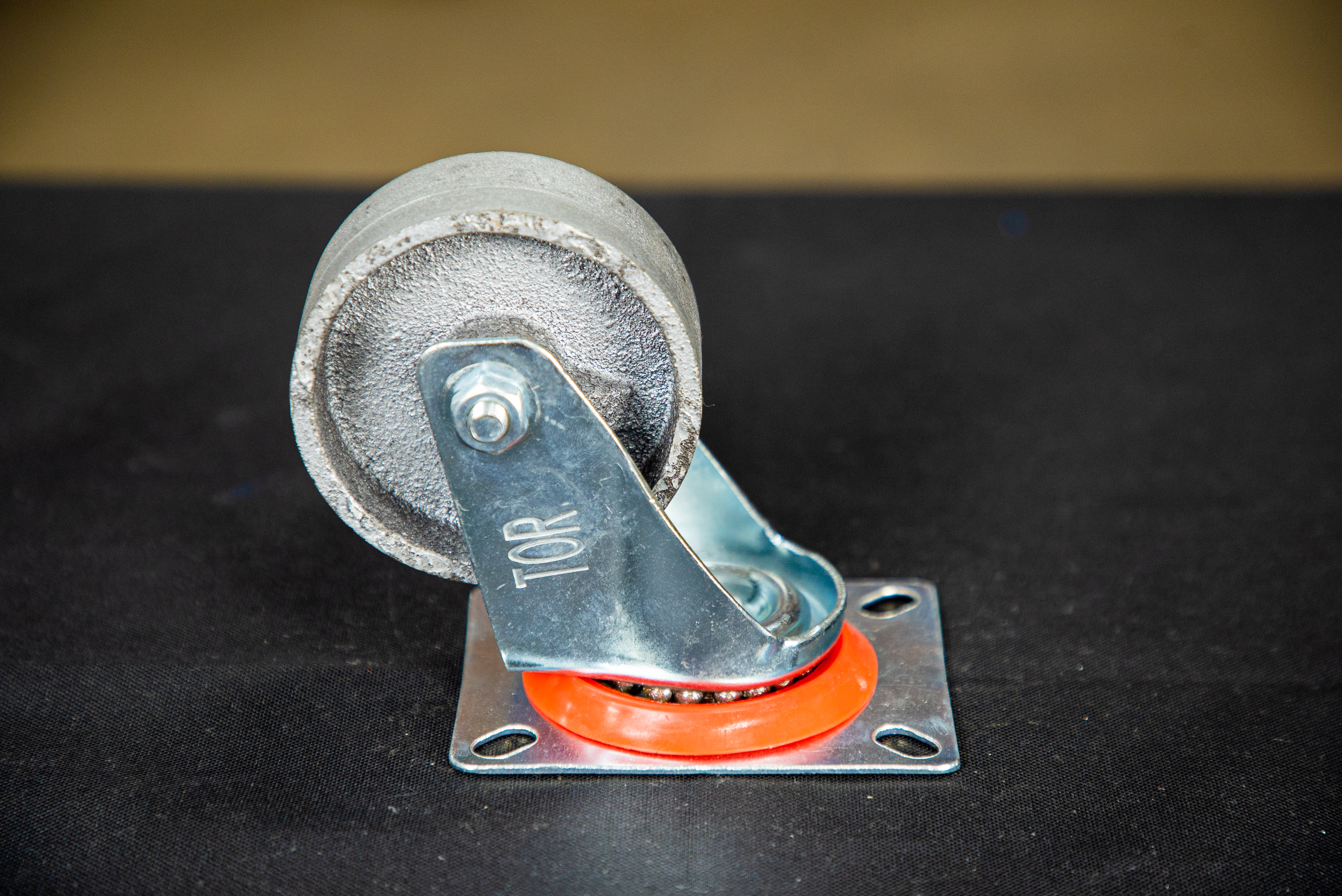 Колесо поворотное чугунное EM01 VKV 80 80 мм термостойкое