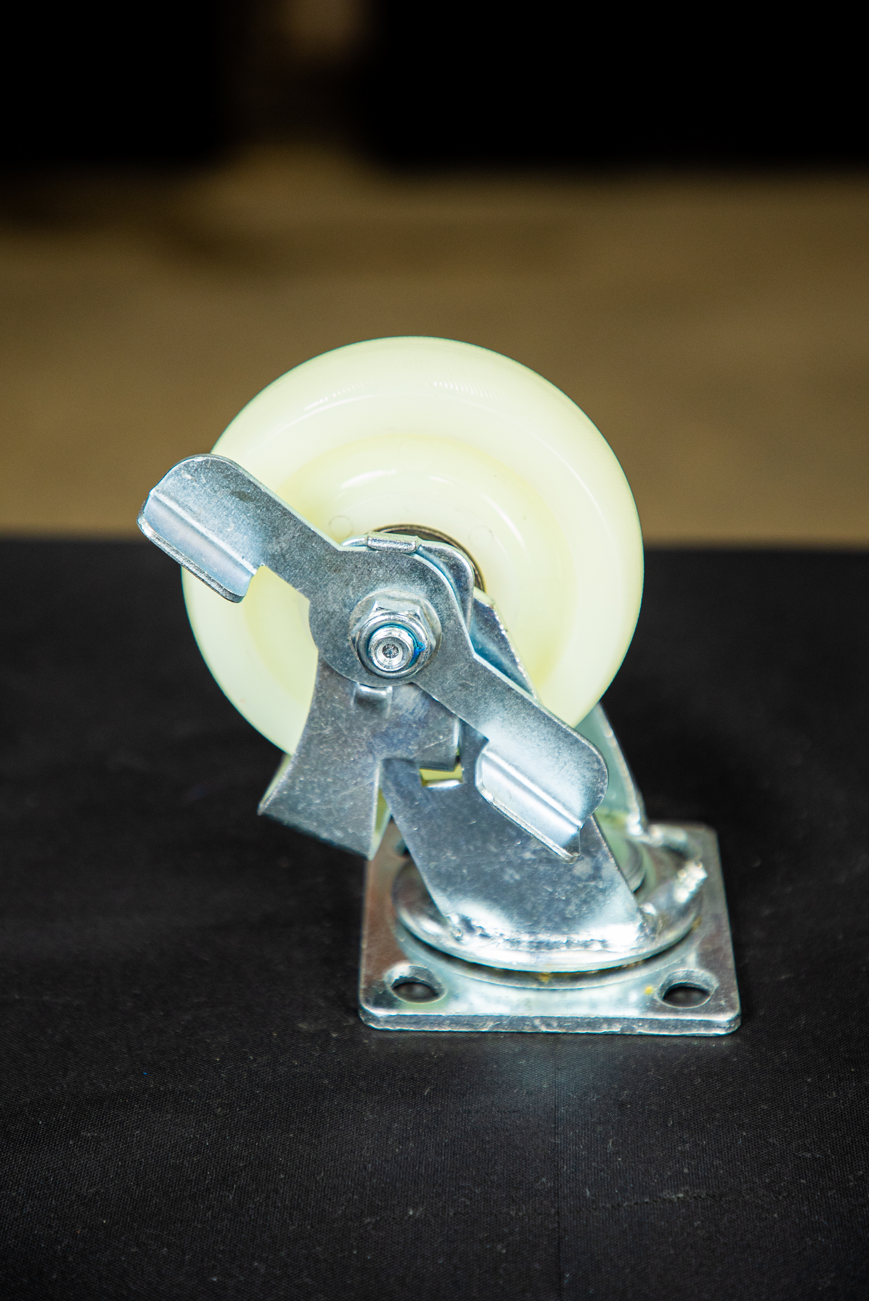 Колесо большегрузное поворотное SCdnb 63 150 мм полипропиленовое с тормозом