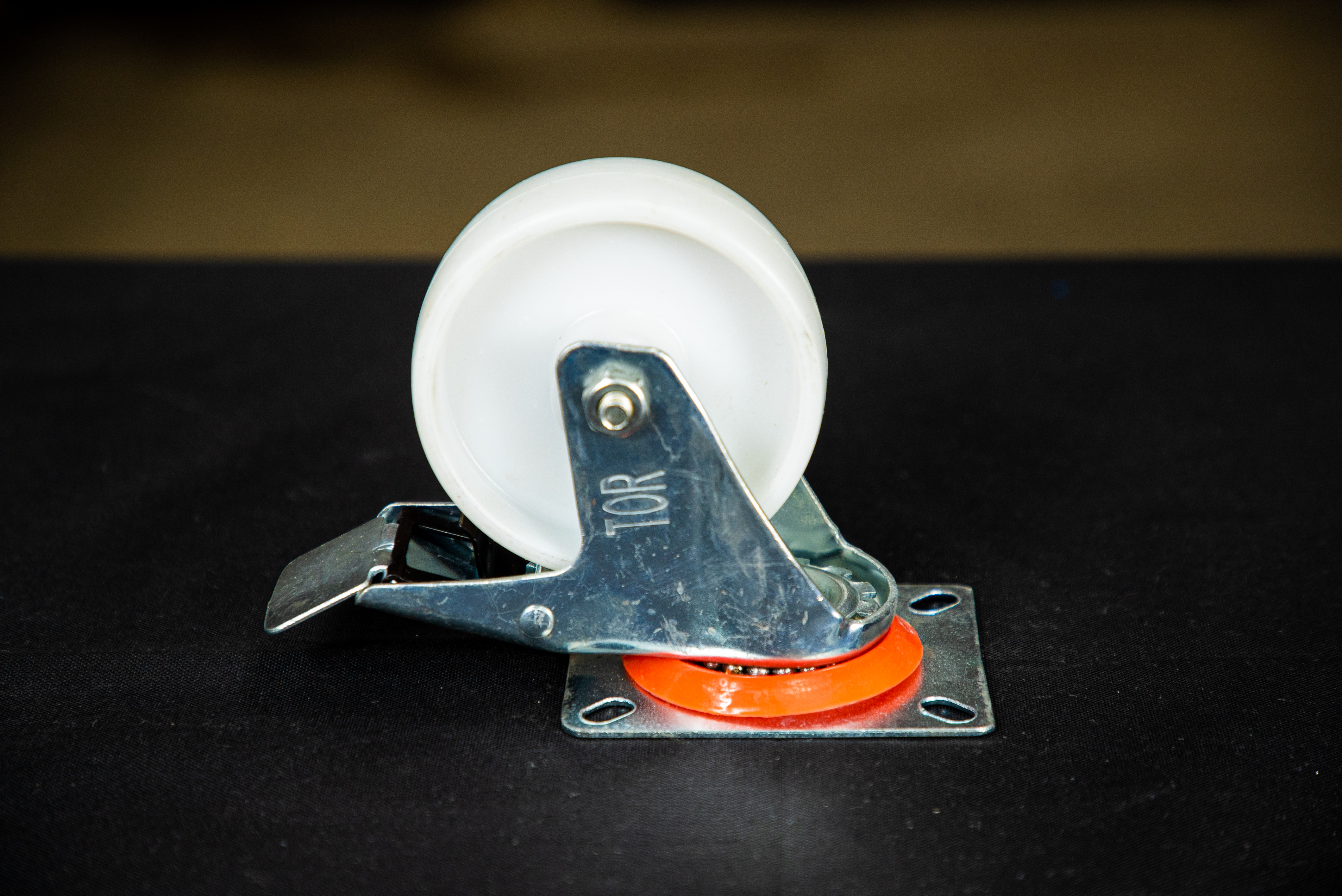 Колесо поворотное полипропилен SRCnb 42 100 мм с тормозом (N)