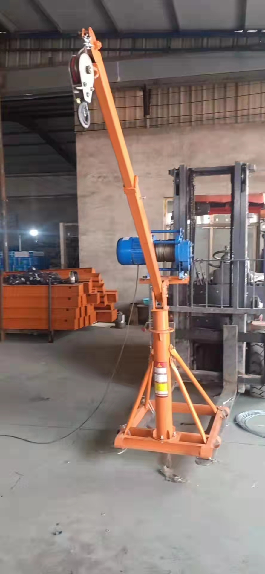 Мини-кран строительный TOR KM с поворотной стрелой и лебедкой KCD (TSA) 300/500 кг 60/30 м 220В