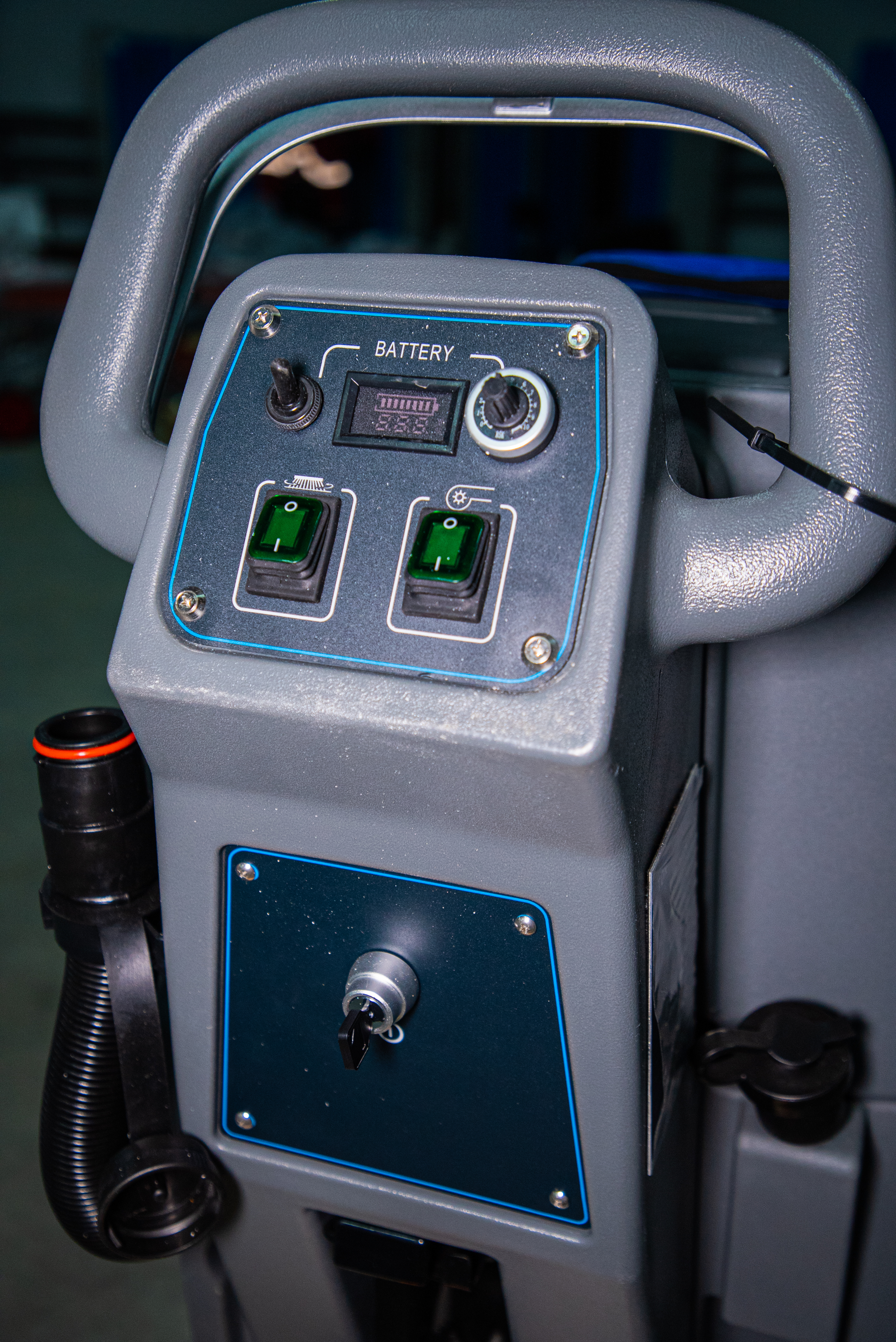 Машина поломоечная самоходная с АКБ GEL 24/100 В/Ач TOR COMPACT 60T