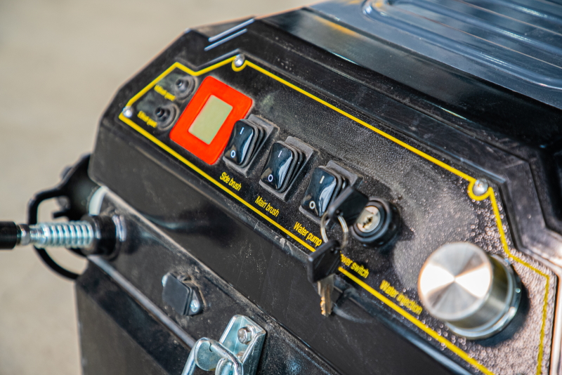 Машина подметальная с АКБ GEL 12/100 В/Ач TOR A100