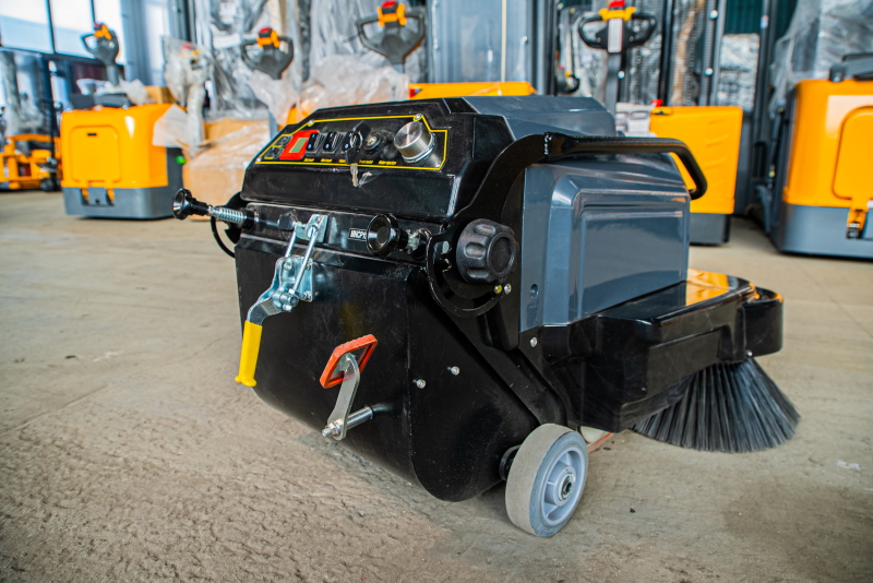 Машина подметальная с АКБ GEL 12/100 В/Ач TOR A100