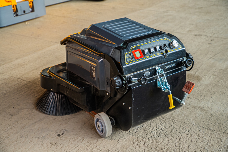 Машина подметальная с АКБ GEL 12/100 В/Ач TOR A100