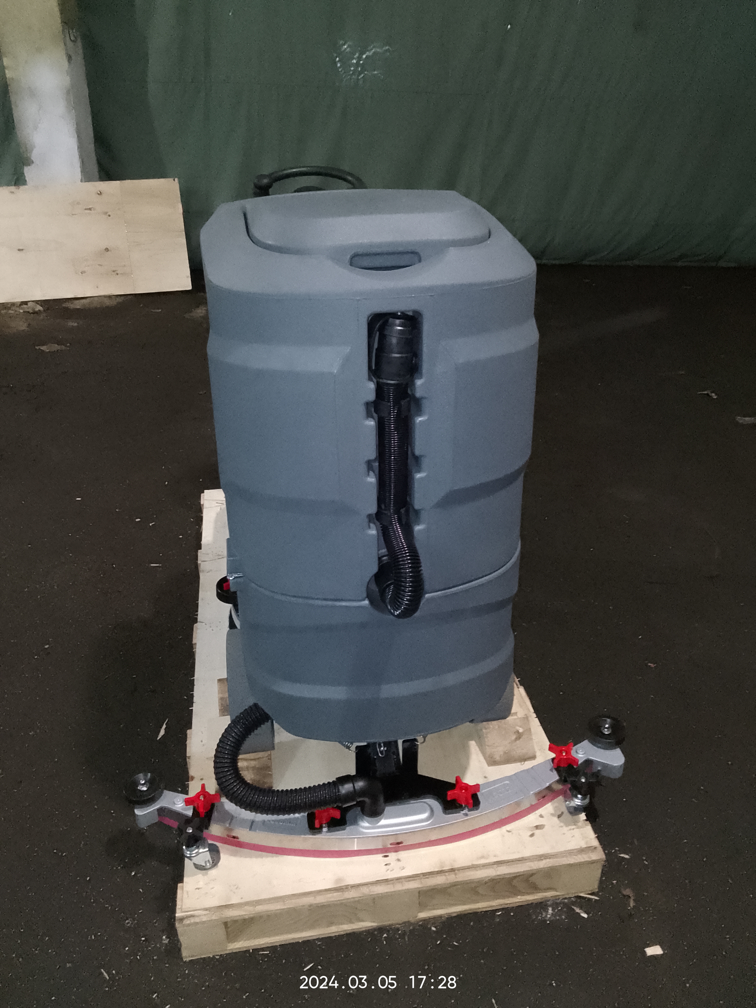 Машина поломоечная с АКБ GEL 24/100 В/Ач TOR COMFORT 70