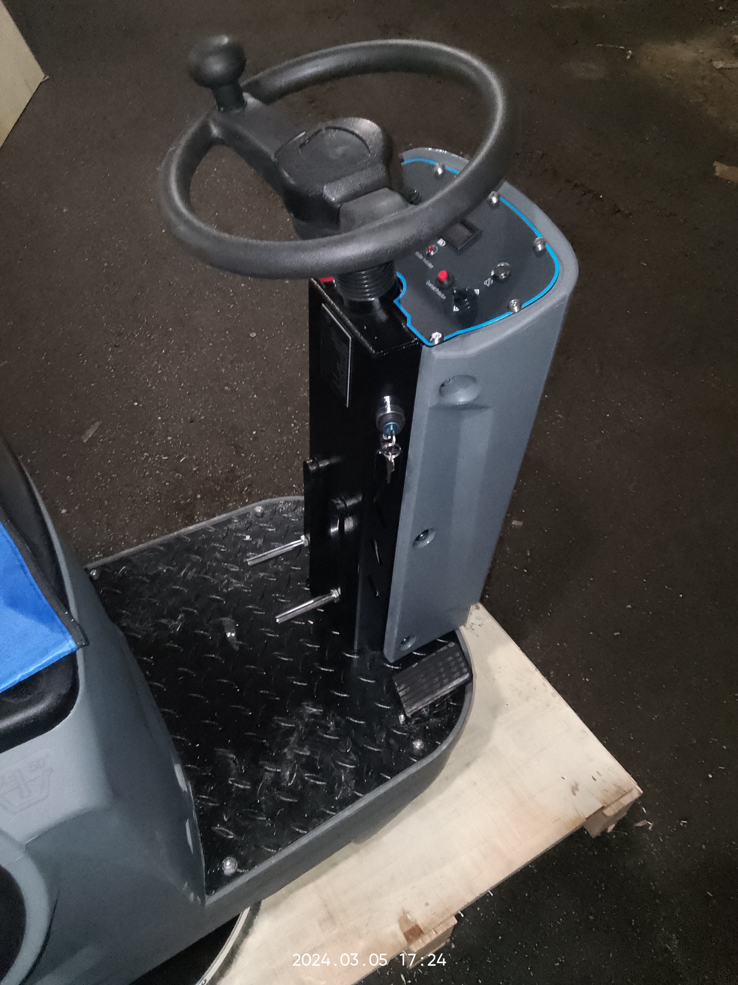 Машина поломоечная с АКБ GEL 24/100 В/Ач TOR COMFORT 70