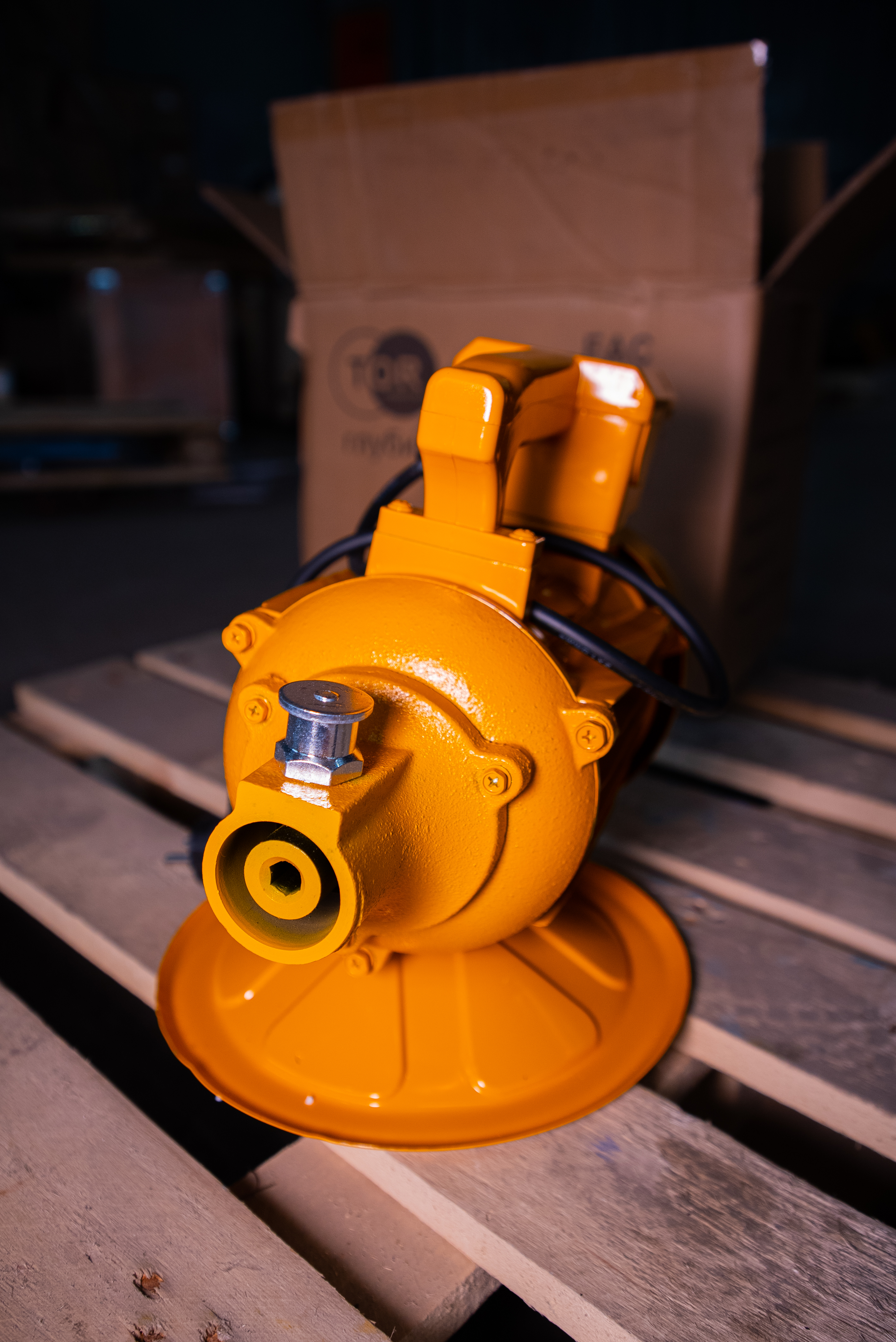 Электропривод глубинного вибратора для бетона 2,2 кВт TOR ZN70-JT (японский тип)