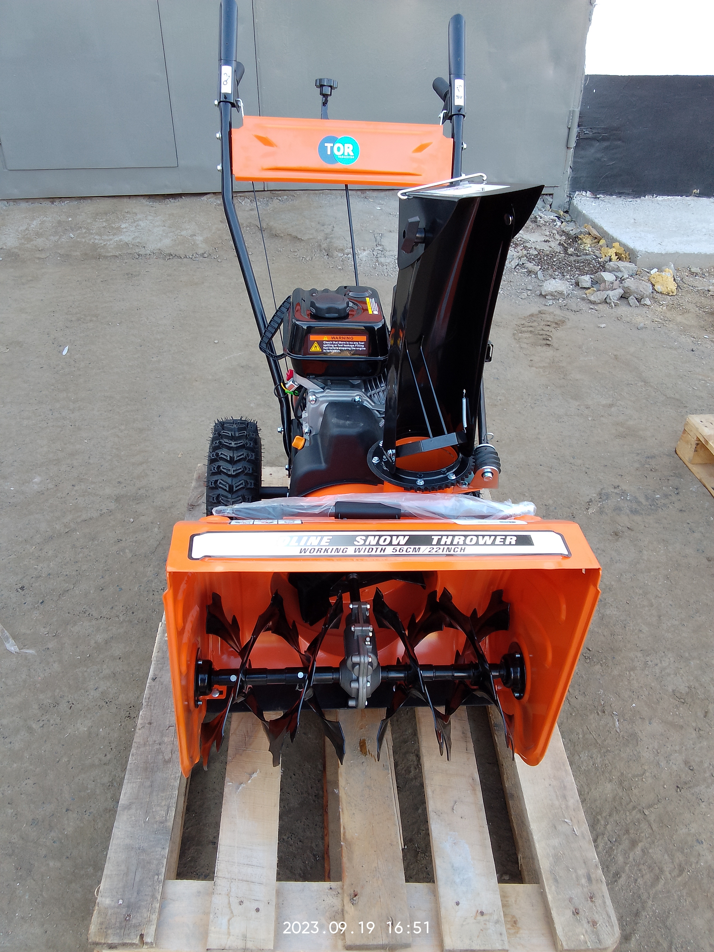 Снегоуборщик бензиновый TOR ST- 560 (Loncin)