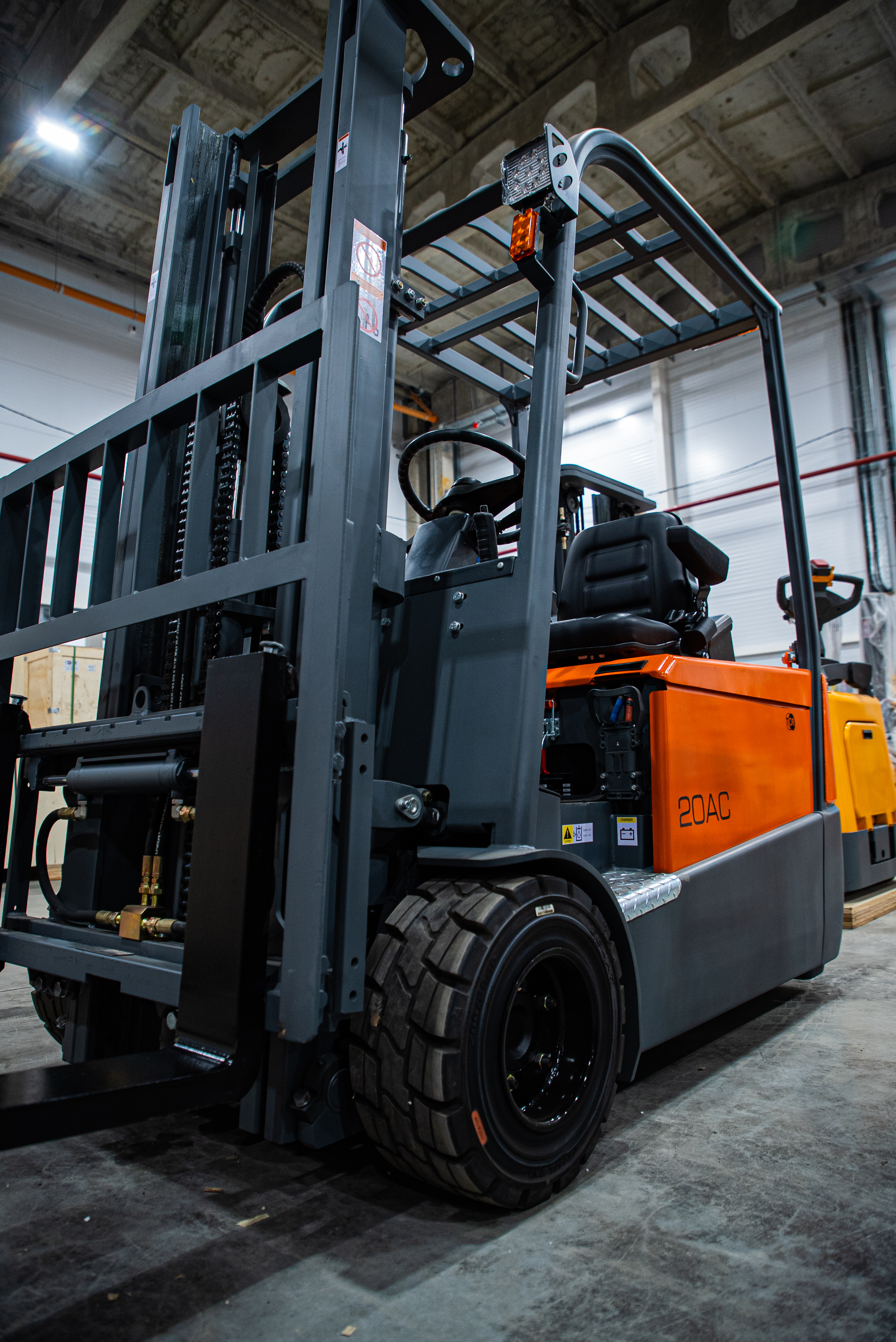 Погрузчик электрический трехопорный TOR 2,0 т 3,0 м CPD20SA-20 сайдшифт