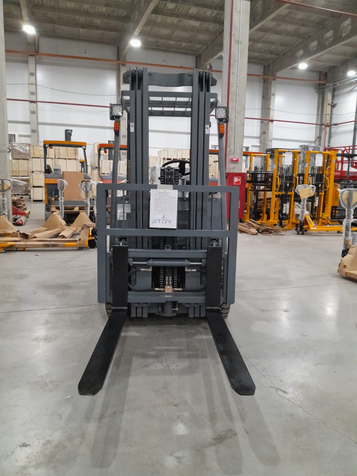 Погрузчик электрический четырехопорный TOR 2,0 т 4,5 м FB20R сайдшифт, своб. ход мачты