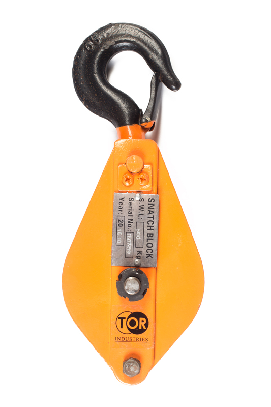 Блок монтажный однорольный с крюком TOR 3,2 т с откидной щекой (T)