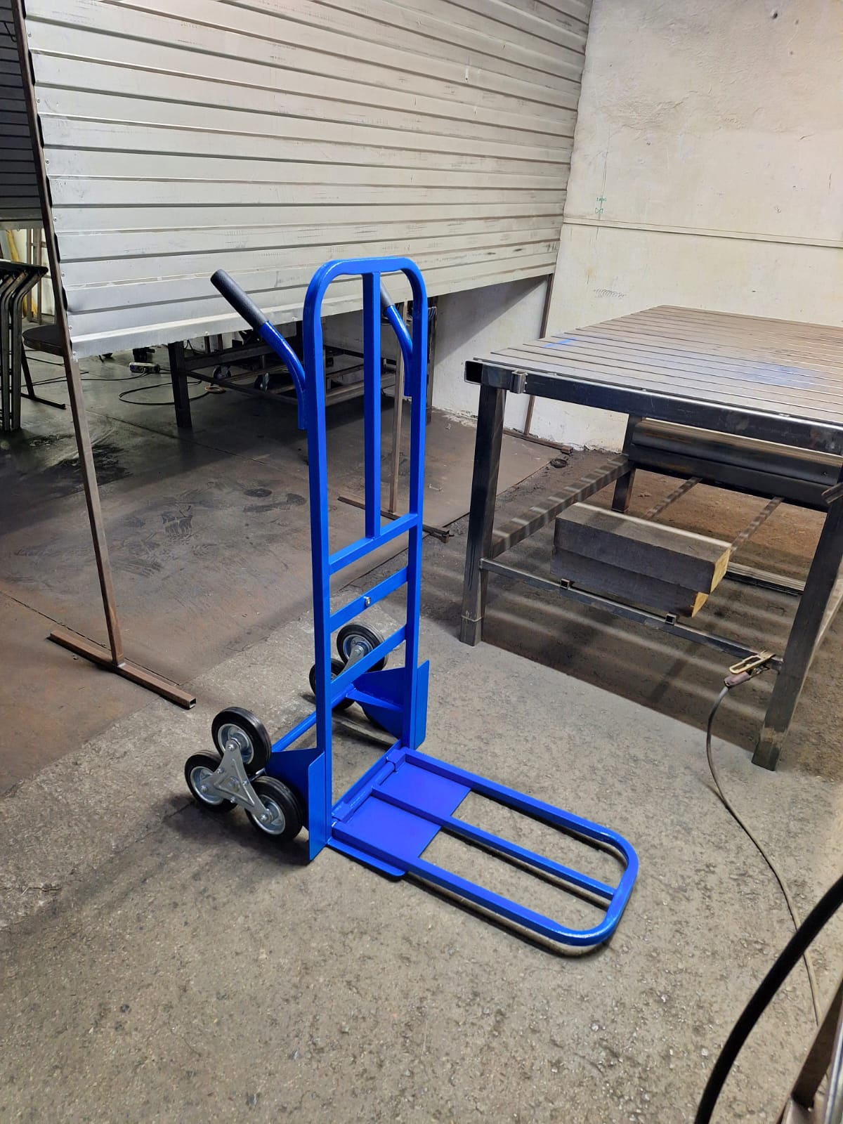 Тележка грузовая для лестниц TOR КГ-200ПЛ г/п 200 кг (трехколесный блок)