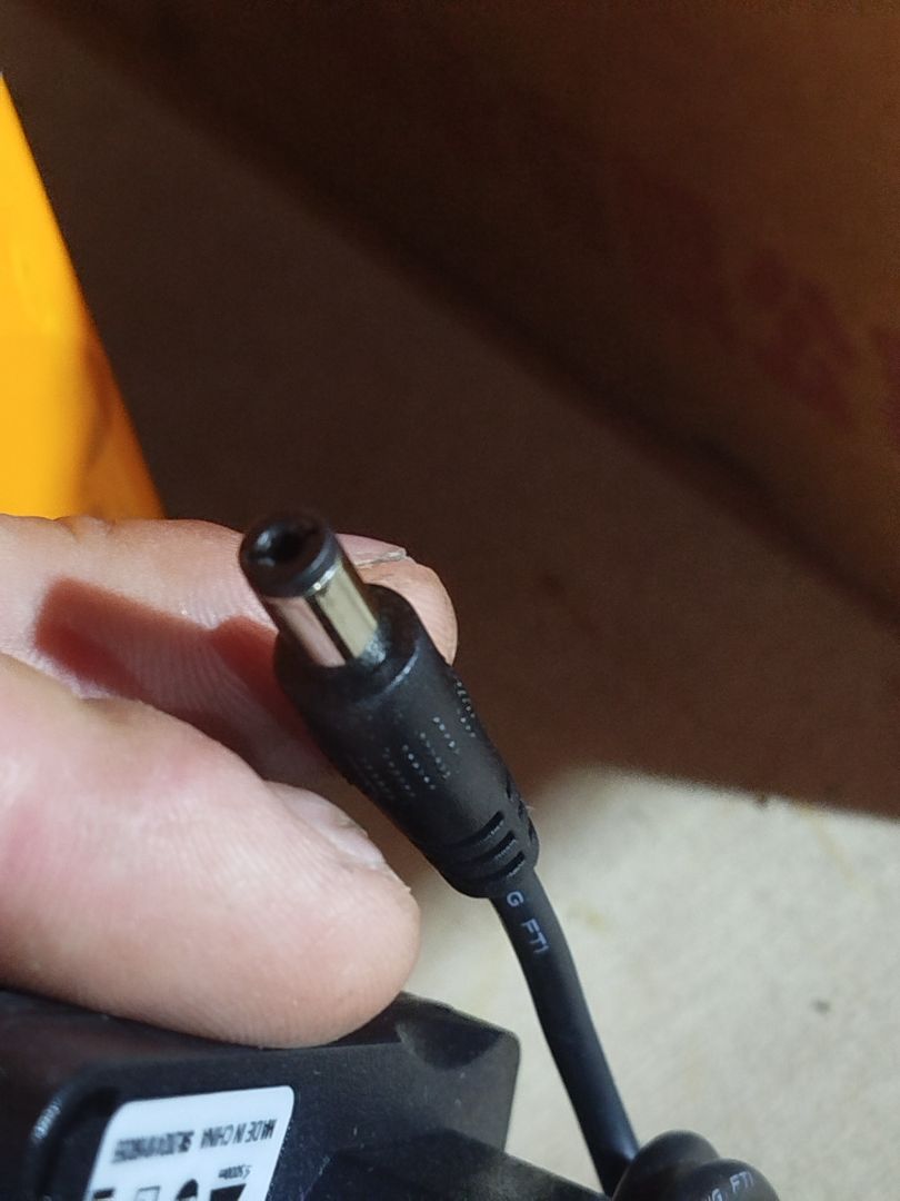 Зарядное устройство HB-090100 для тележек CW 9V/1A (Charger) горизонтальное